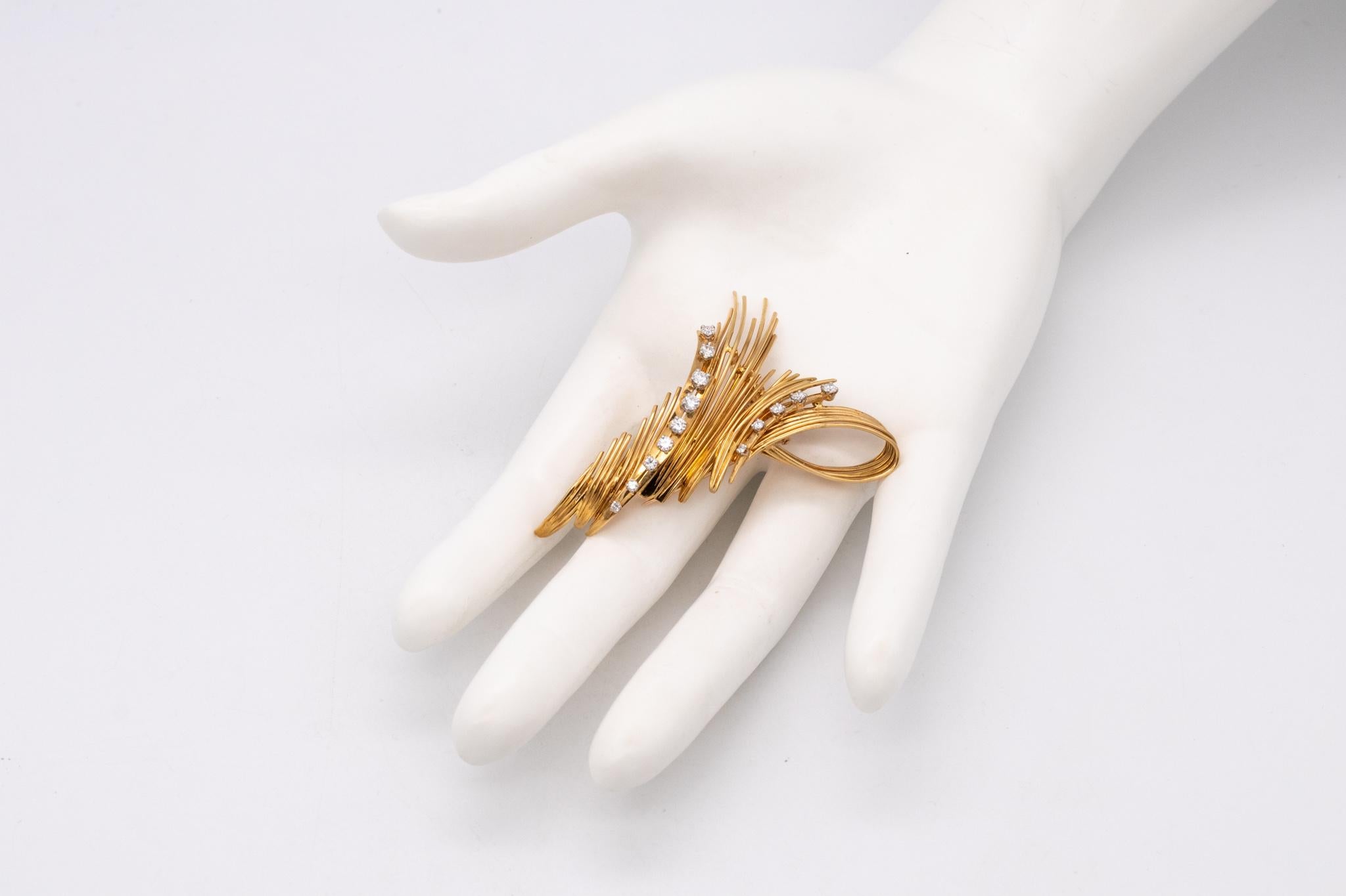 Rétro George L'Enfant Broche rétro en or 18 carats avec diamants 1,04 carat, Paris en vente