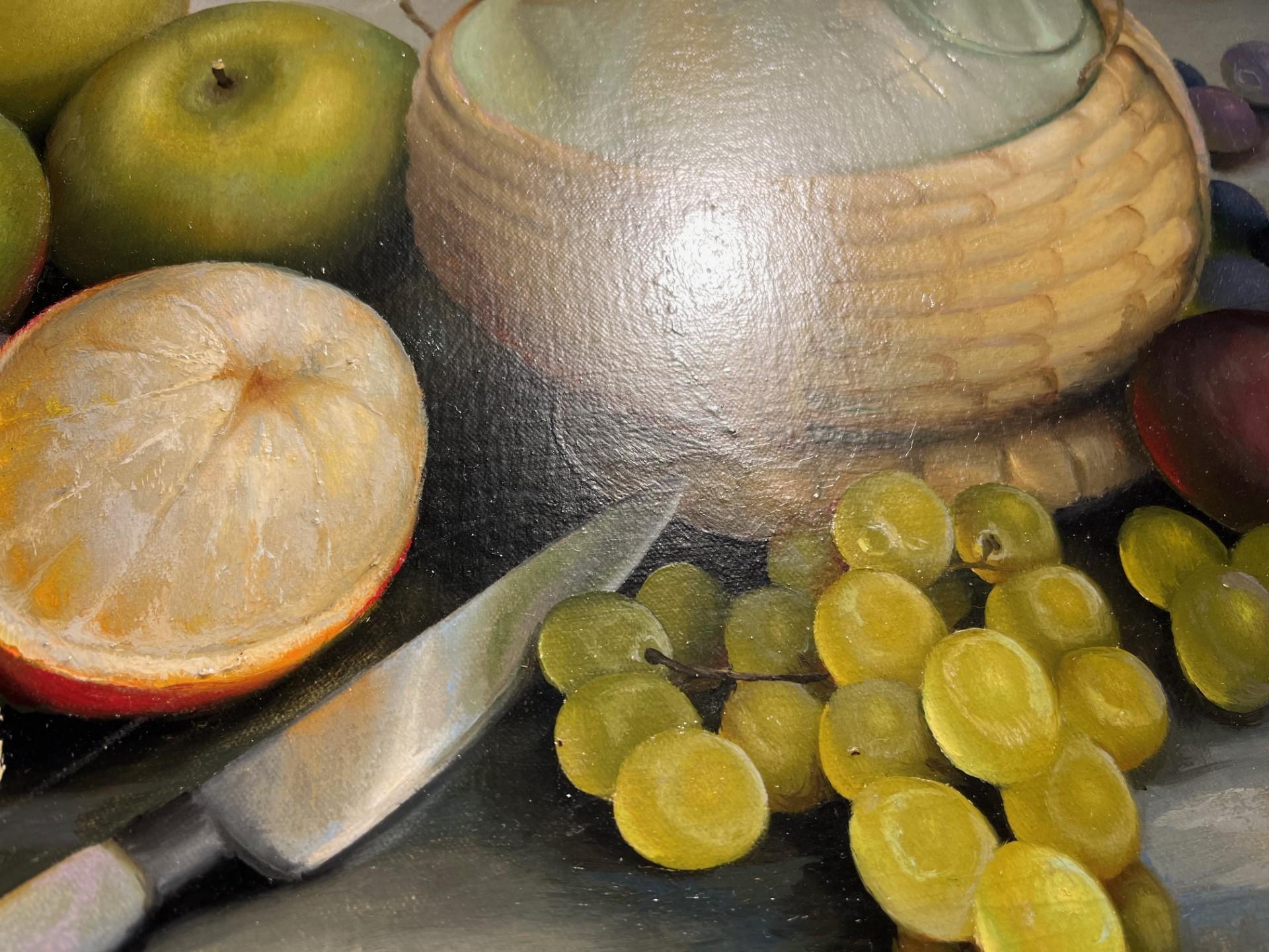 Nature morte de  Divers fruits et carafe de vin Grande peinture à l'huile encadrée - Réalisme Painting par George Leslie Reekie