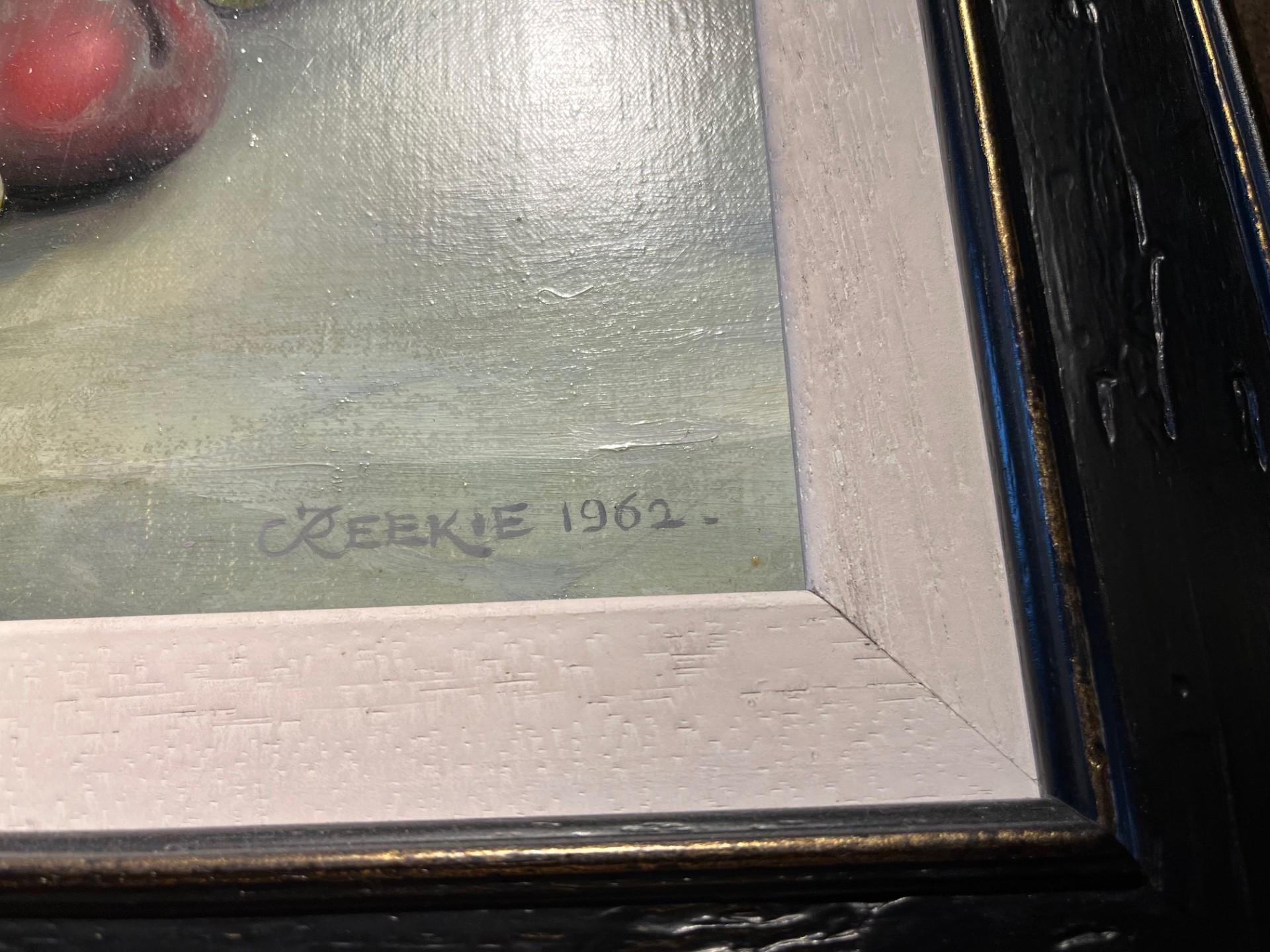 George Leslie Reekie
Britannique 1911 - 1969

Peintre à l'huile de natures mortes avec un style de fond intéressant qui est vaguement cubiste.  Il est extrêmement compétent dans la représentation de ses sujets, qu'il s'agisse de fruits, de fleurs ou