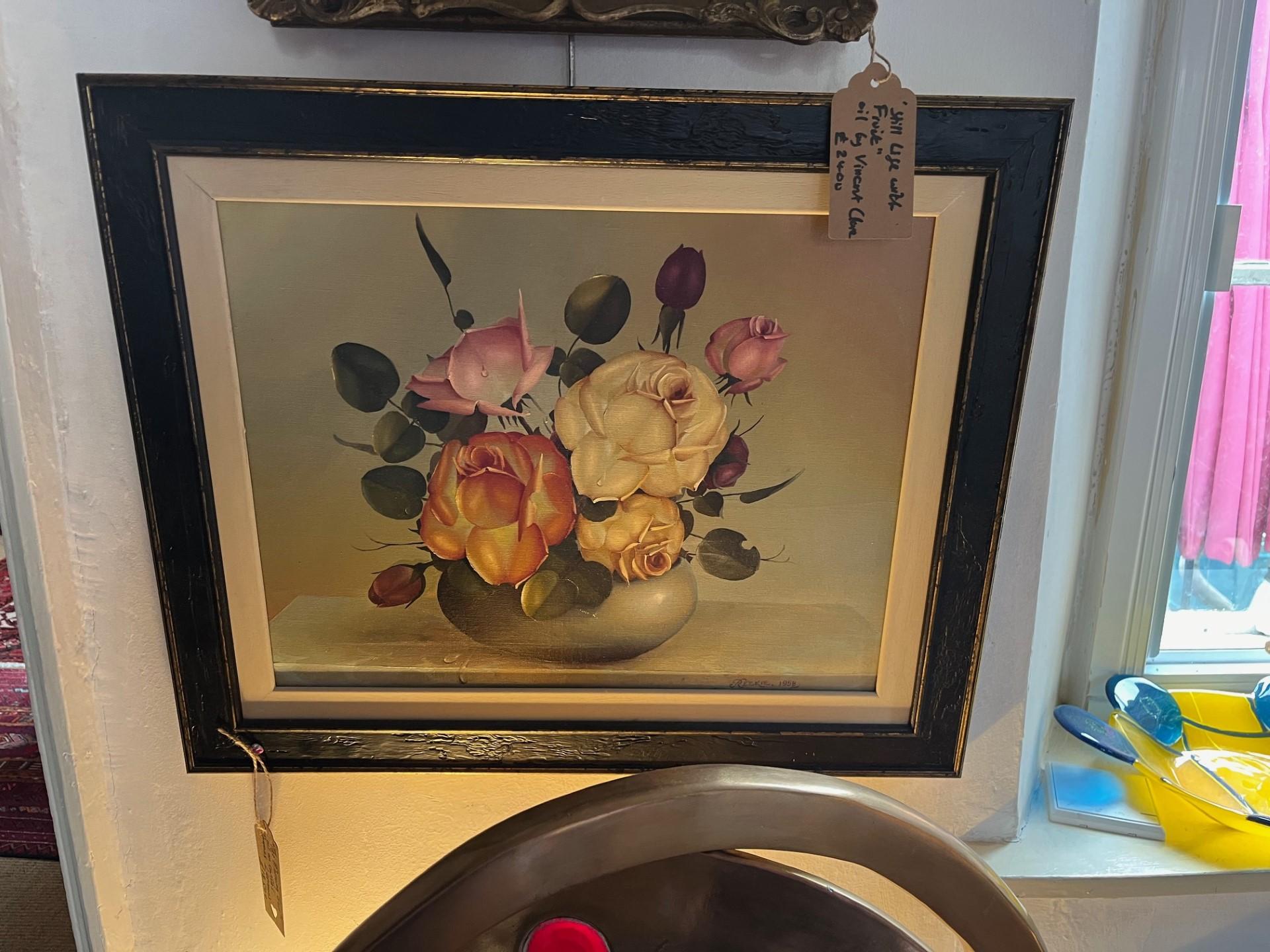 Nature morte aux roses dans un vase Grande peinture à l'huile signée - Painting de George Leslie Reekie