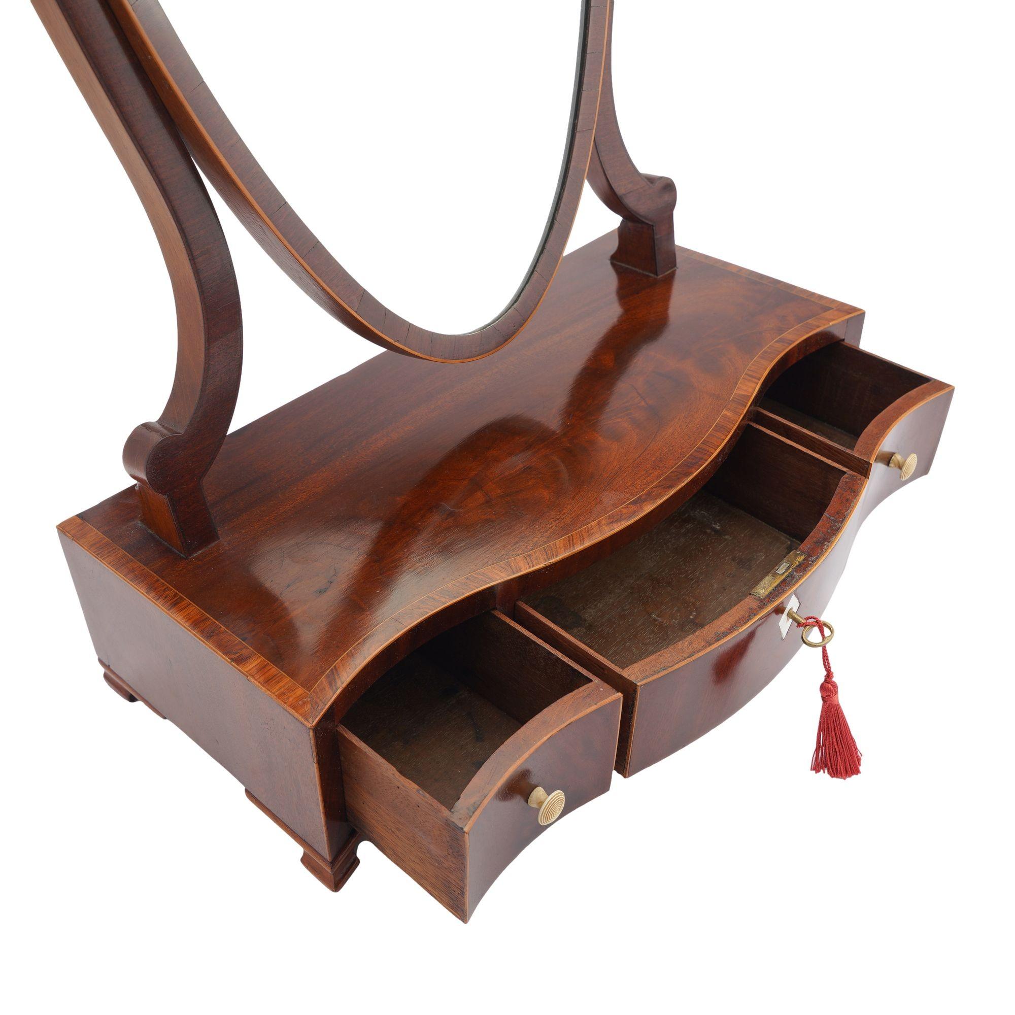 Espejo vestidor George lIl de caoba sobre peana de caja serpentina, 1790 en venta 6