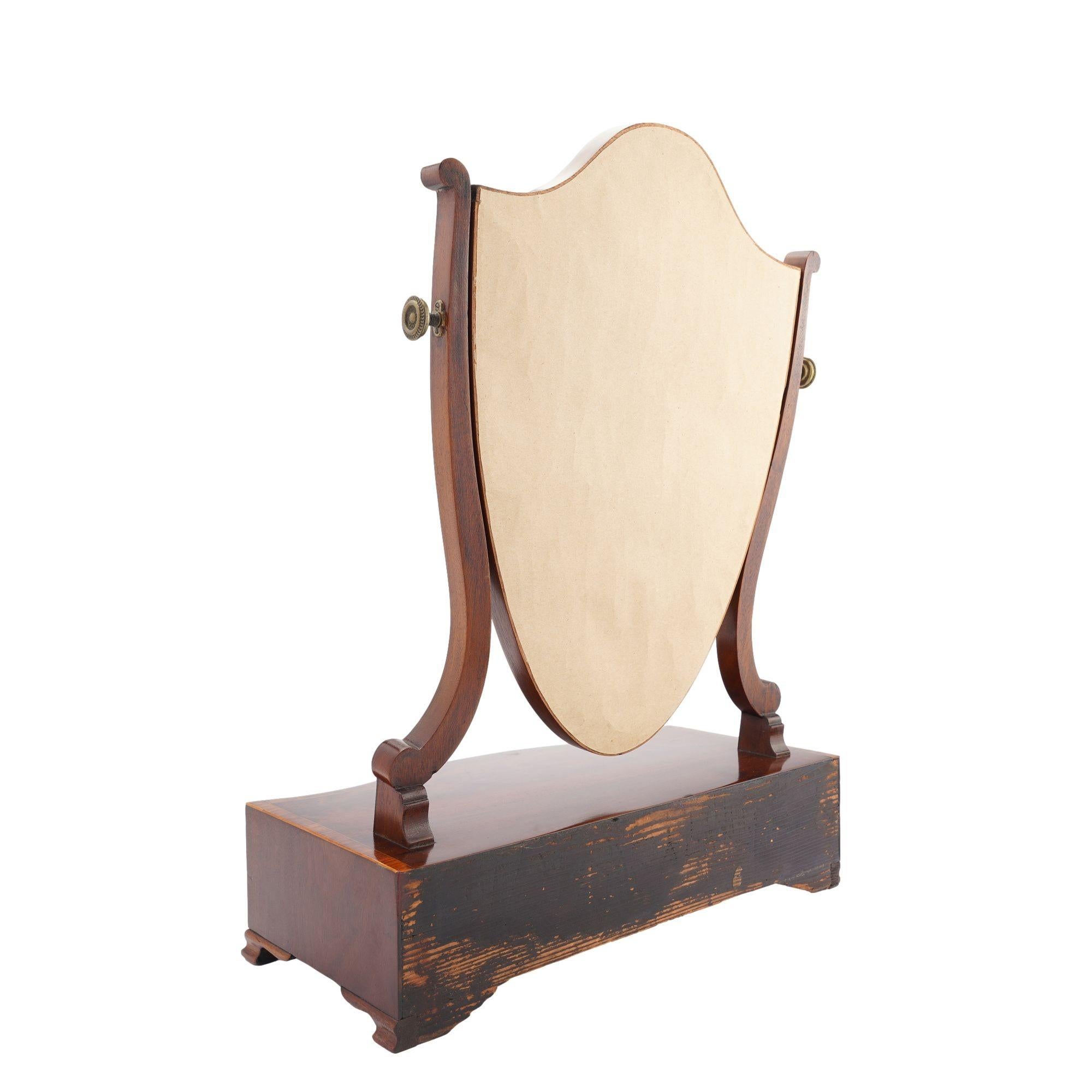 George lIl mahogany dressing mirror on a serpentine box stand, 1790 In Good Condition For Sale In Kenilworth, IL