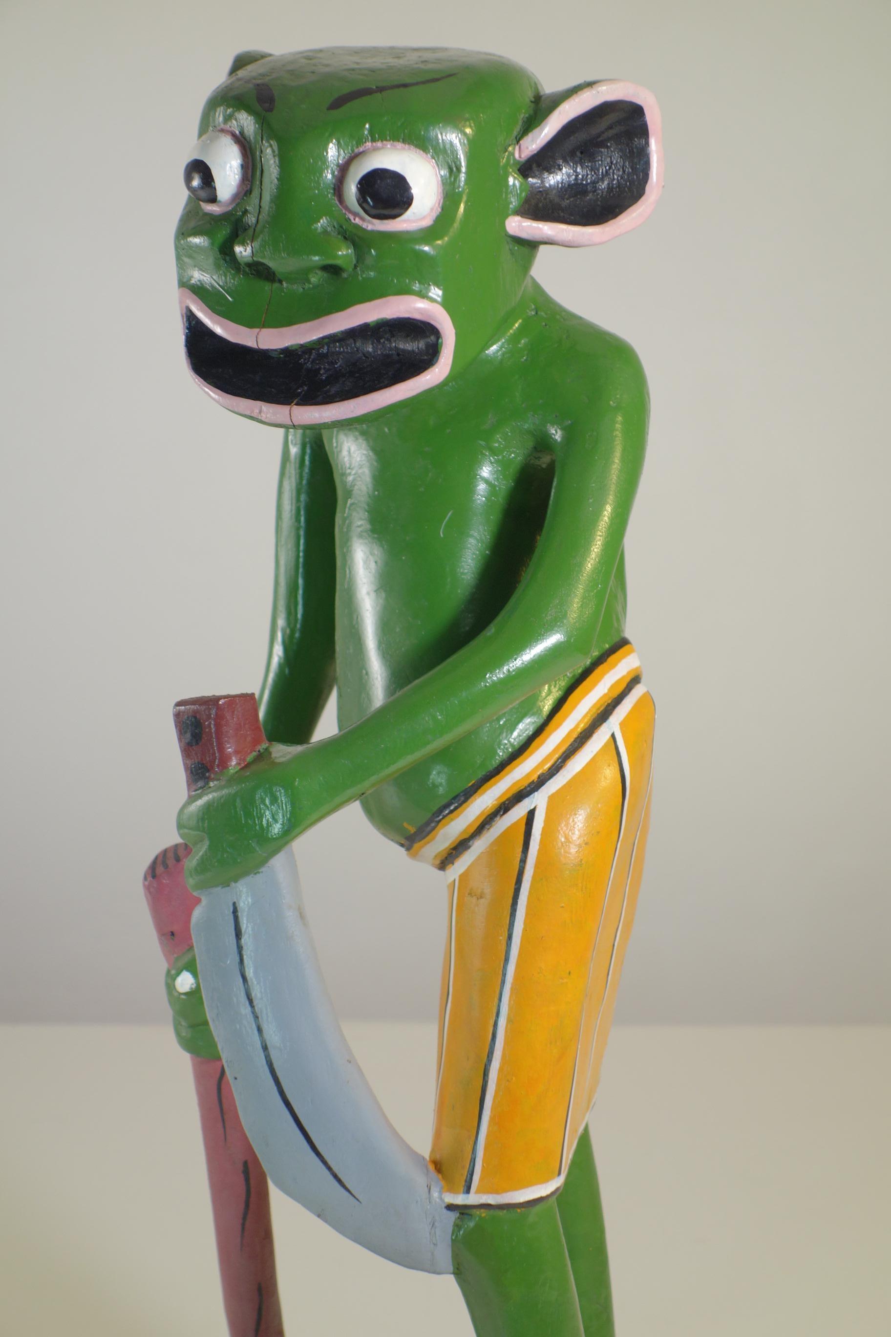 George Lilanga Afrikanische Kunst Grüne Figur Holz-Emaille-Skulptur (Tanzanian) im Angebot