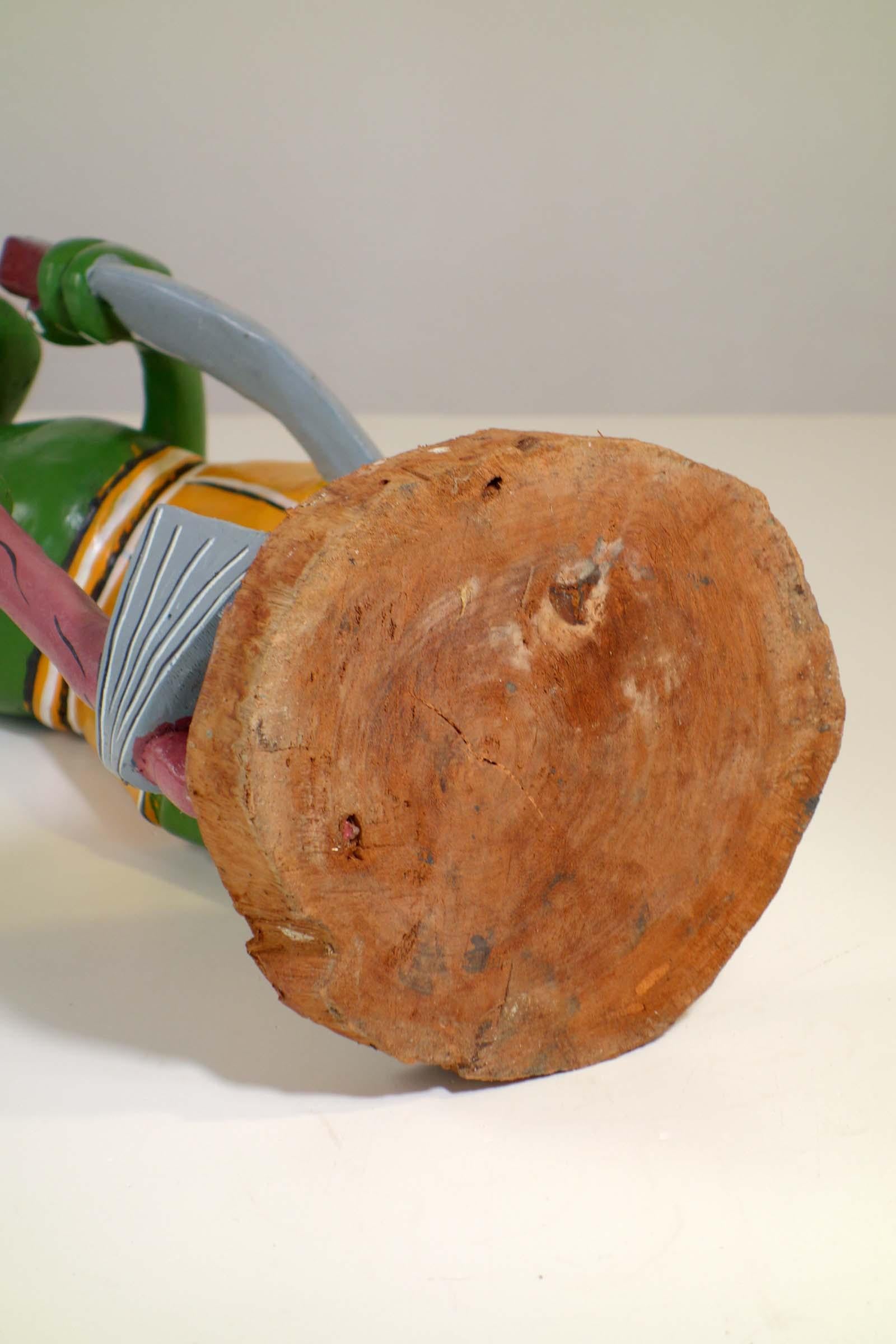 George Lilanga Afrikanische Kunst Grüne Figur Holz-Emaille-Skulptur im Angebot 2