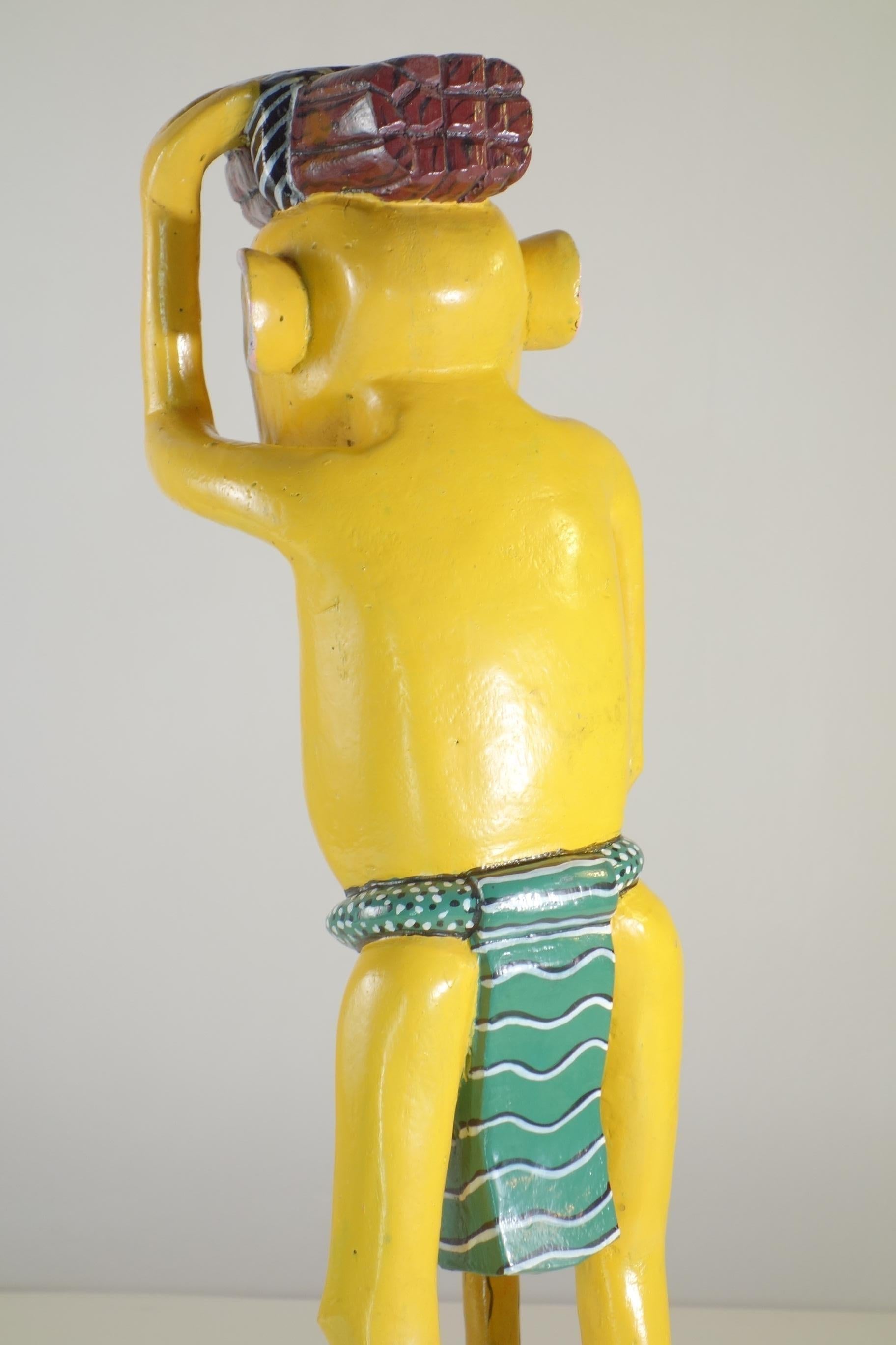 George Lilanga African Art Yellow Figure Wood Enamel Sculpture In Good Condition For Sale In Brescia, IT