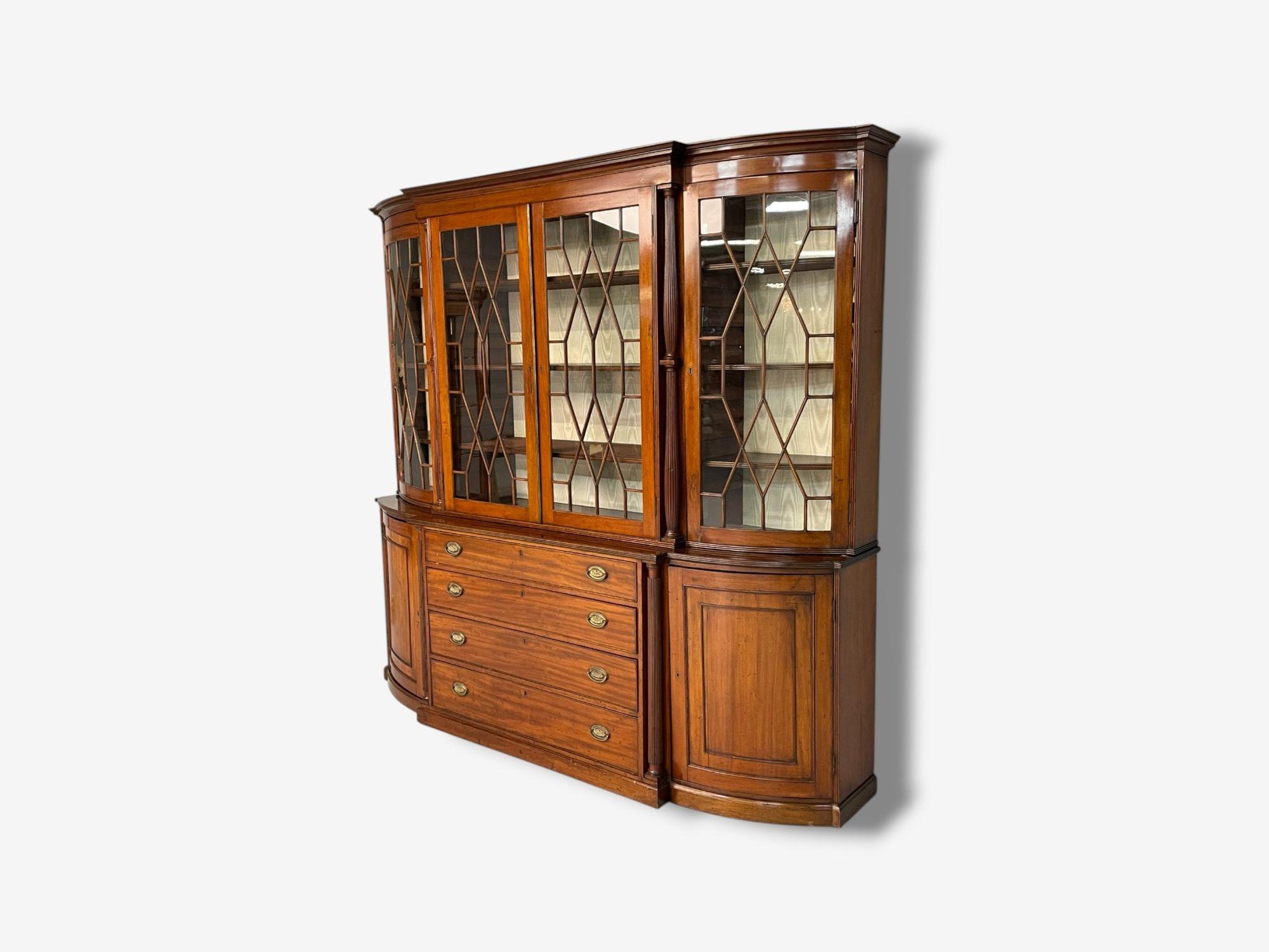 Inglese George lll, Mogano, Grande vetrina o libreria, Inghilterra, XVIII secolo in vendita