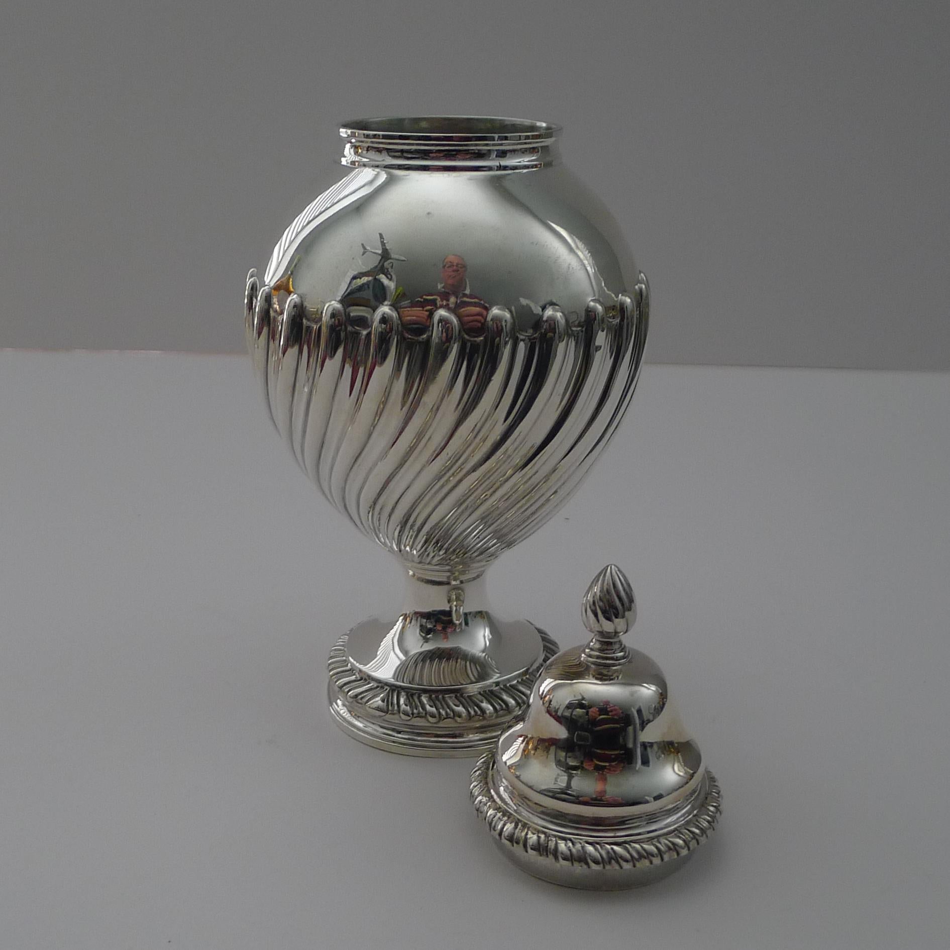 George lll - Cadolino da tè in argento massiccio - 1769 in vendita 7