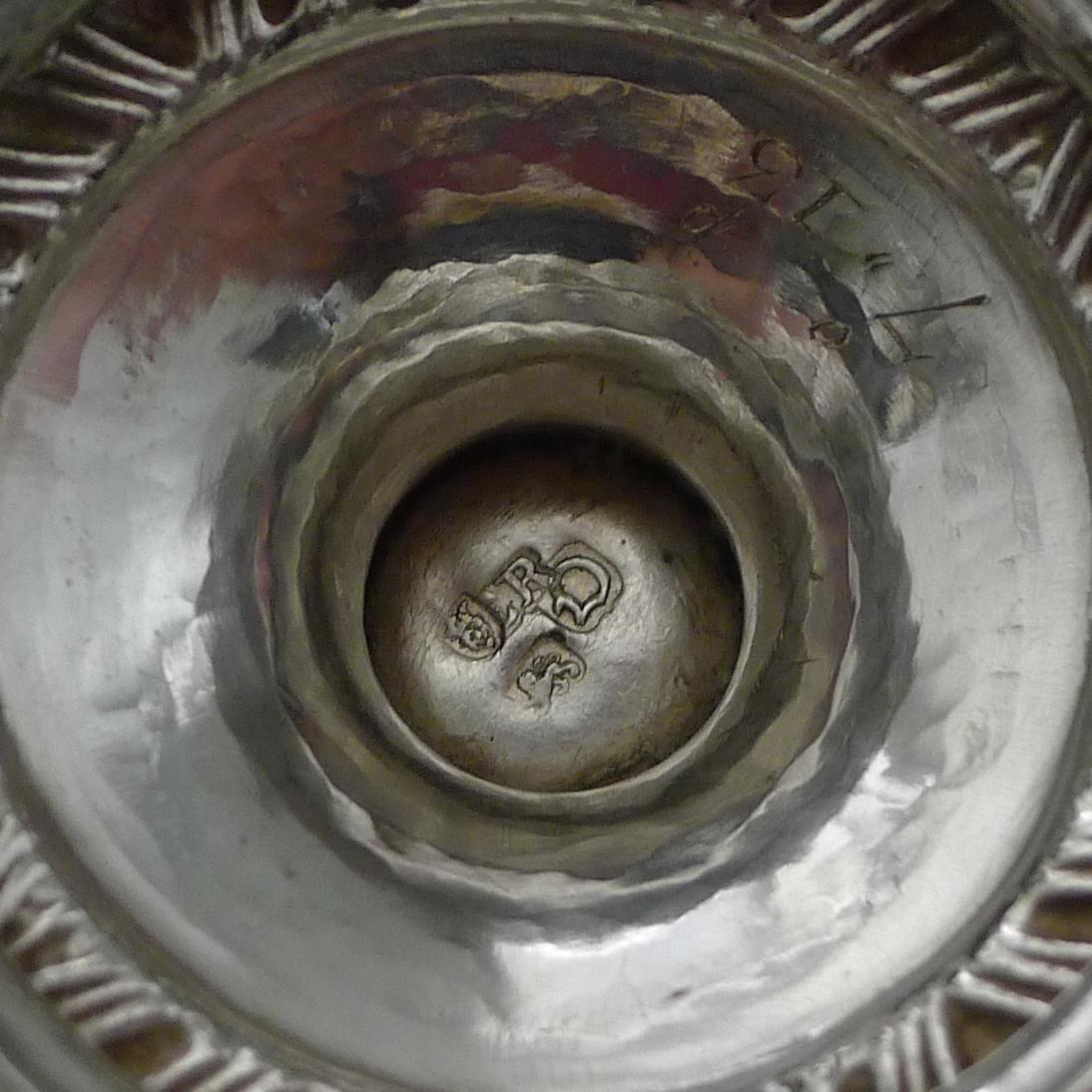 George lll - Cadolino da tè in argento massiccio - 1769 in vendita 1