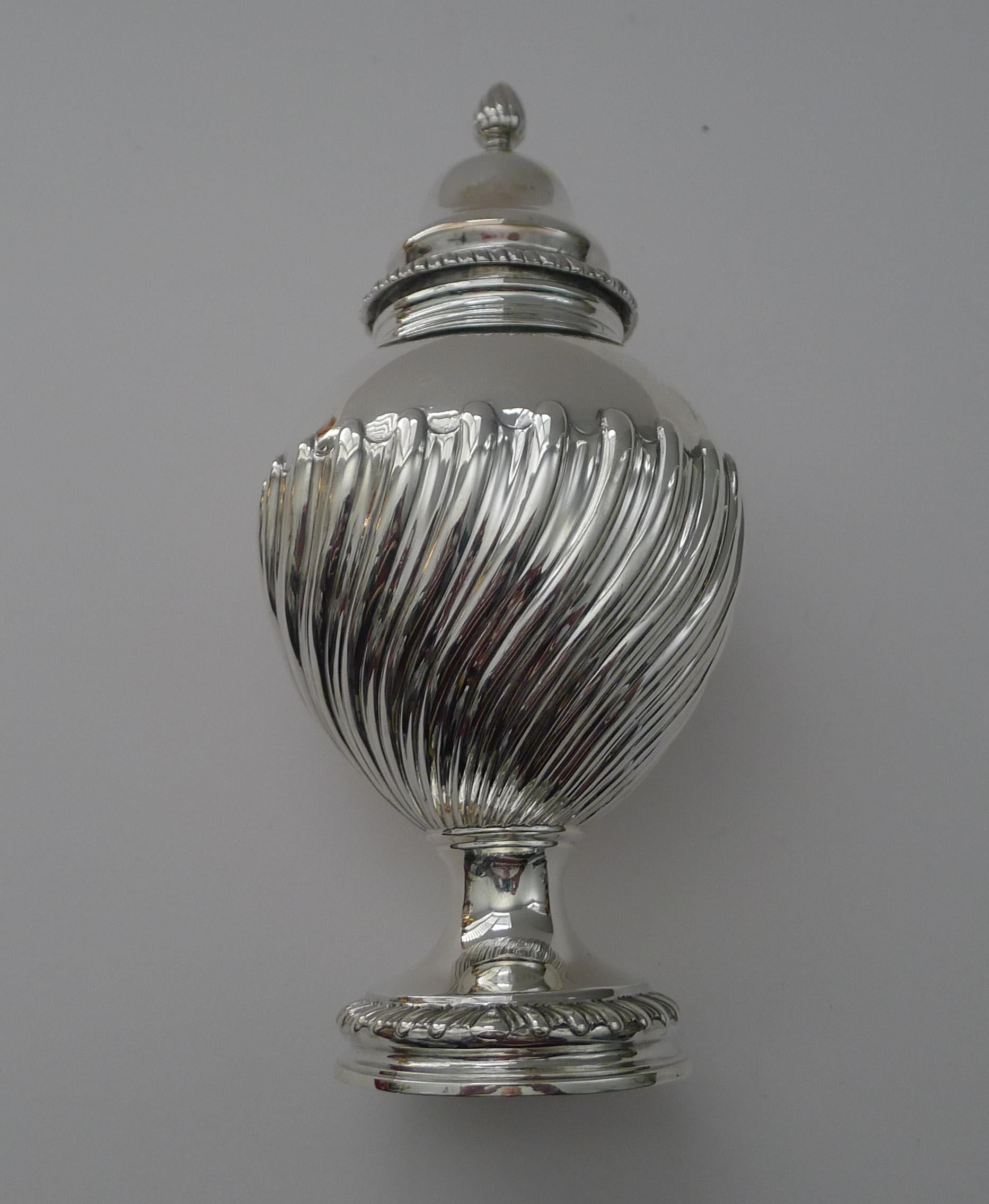 George lll - Cadolino da tè in argento massiccio - 1769 in vendita 2