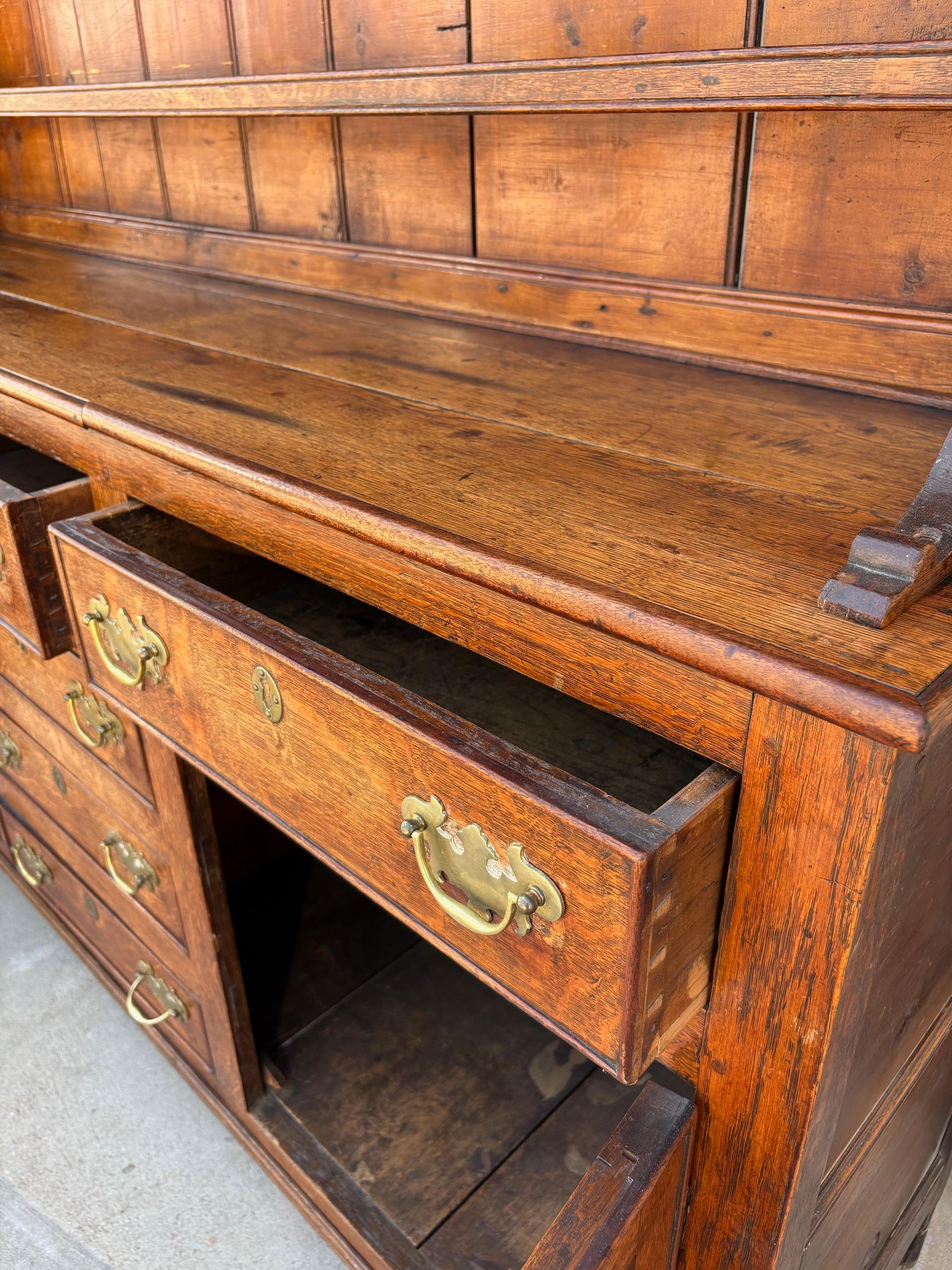 Inglese Cassettone / conigliera / credenza gallese di epoca Giorgio XV in vendita