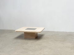 George Mathias quadratischer Couchtisch aus Travertin und Messing