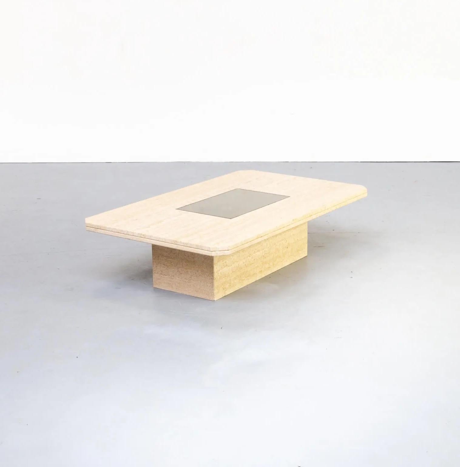 Magnifique table basse rectangulaire conçue par George Mathias pour Maho, Belgique, années 1970

Cette table est réalisée en très beau travertin et présente une incrustation en laiton gravée et signée par Maho. 
Seules 50 incrustations ont été