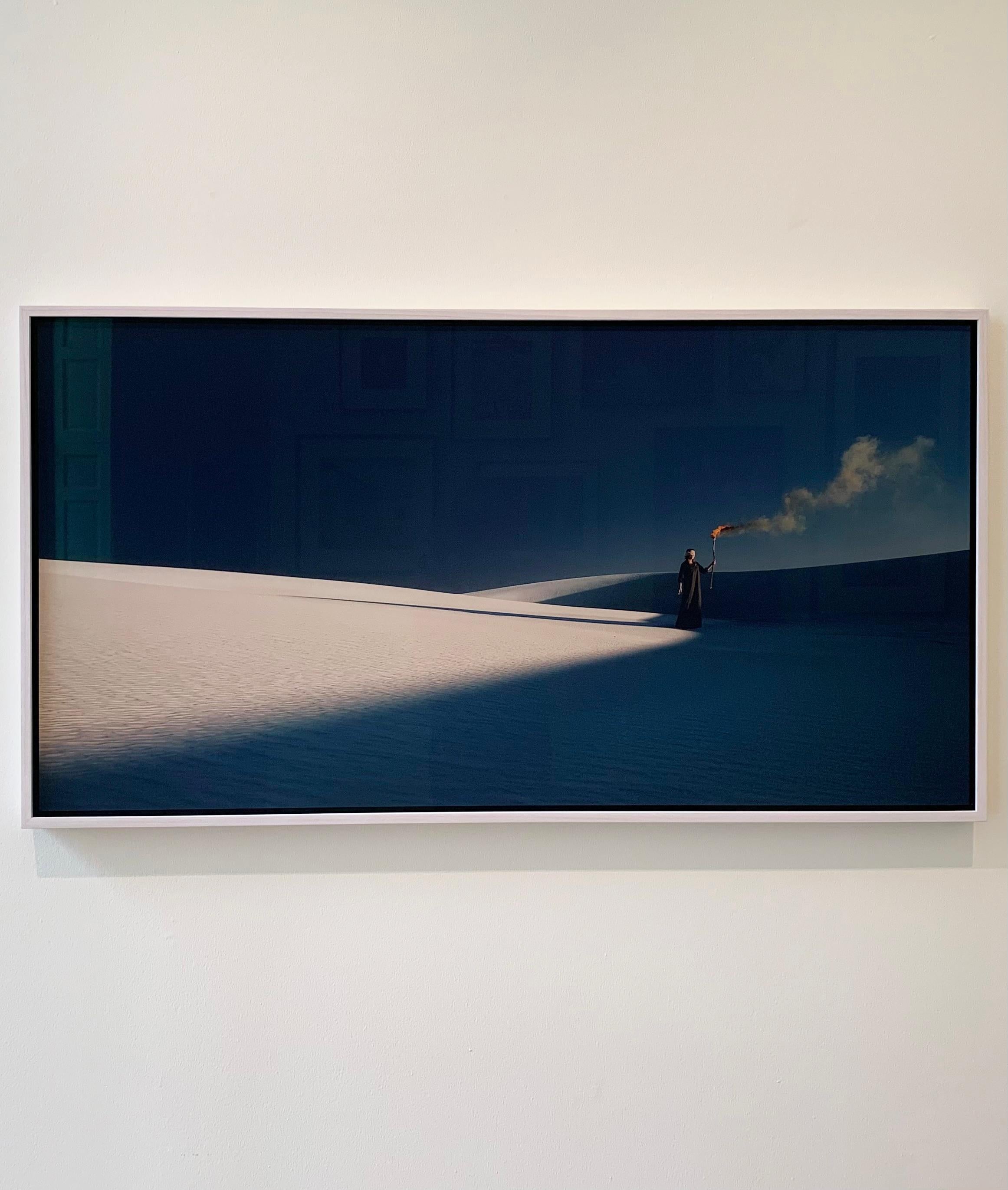 Site Trinity, du parc national des dunes de sable de White Sands, blanc et bleu - Photograph de George McLeod