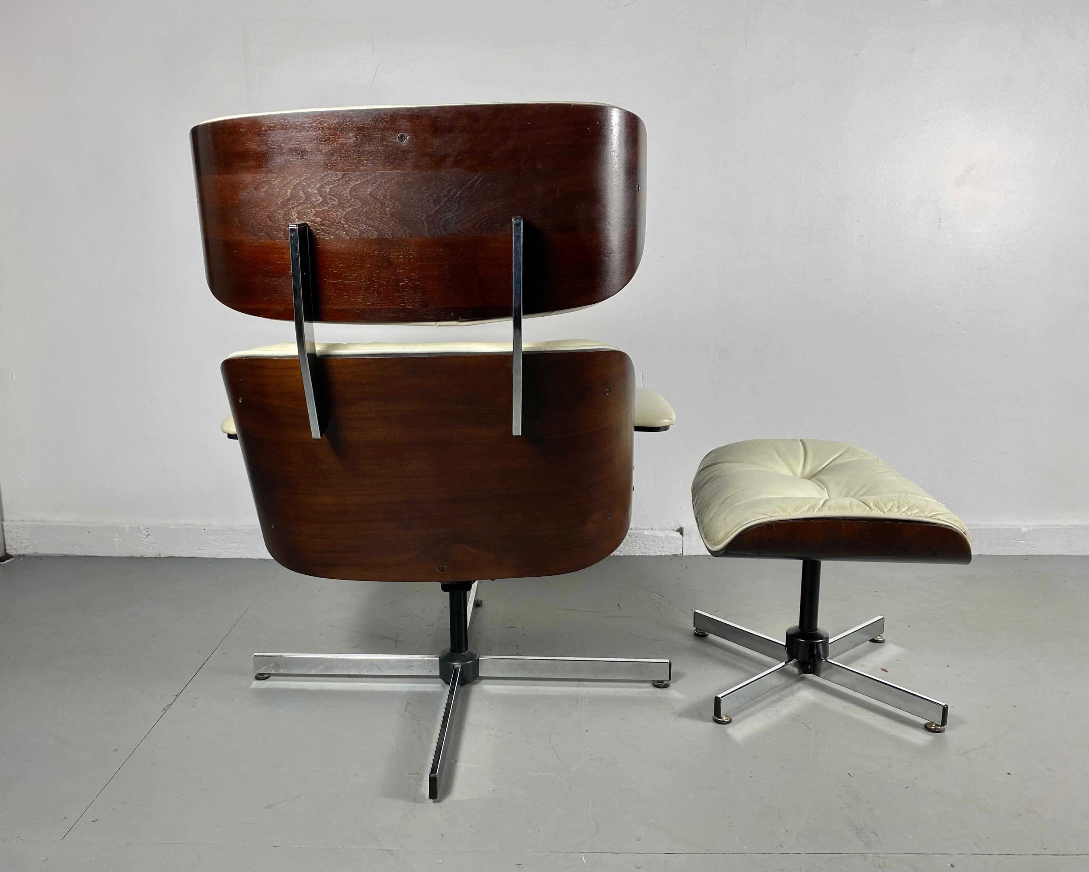 Mid-20th Century George Mulhauser Bentwood Swivel-Tilt Lounge Chair and Ottoman for Plycraft
