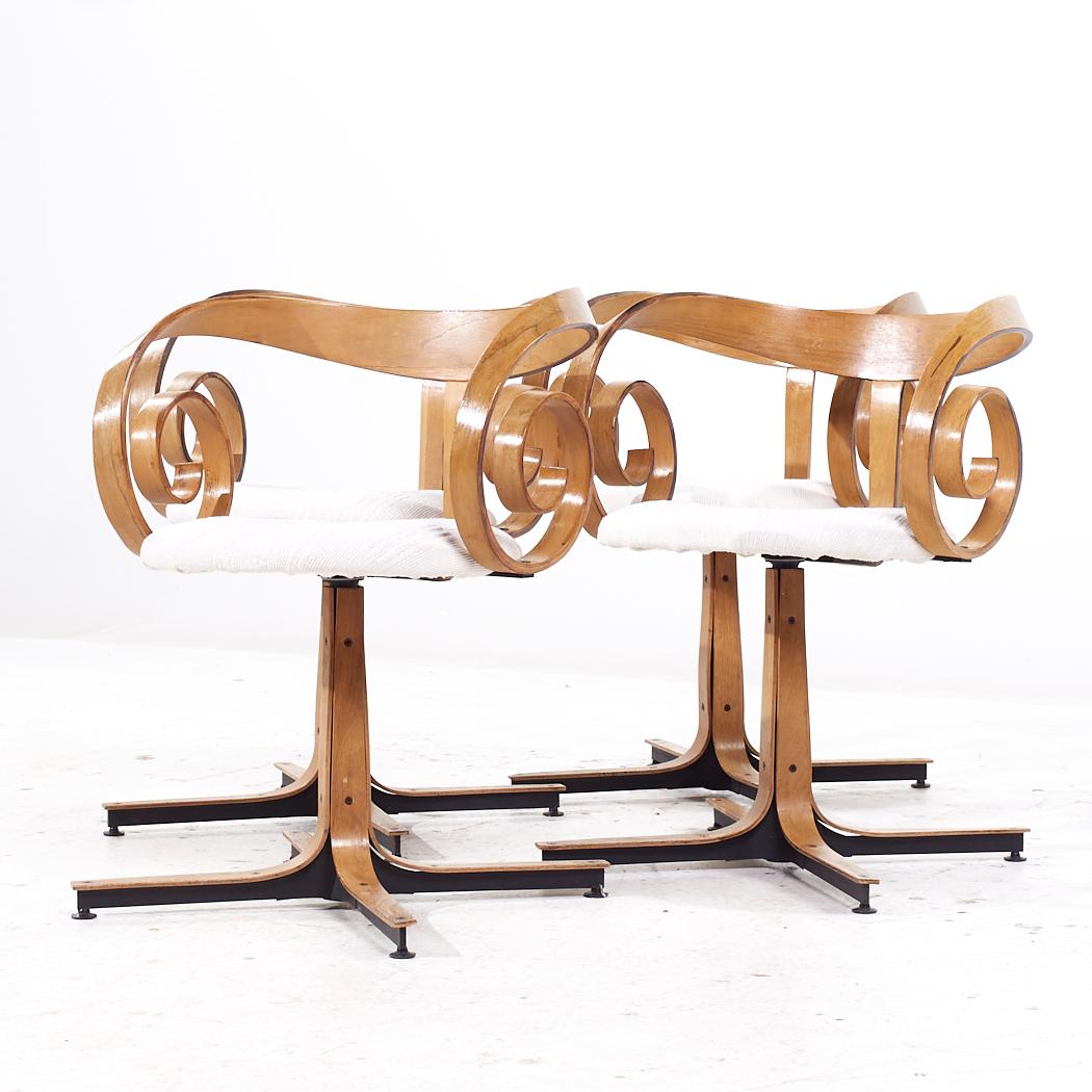 Mid-Century moderno George Mulhauser per Plycraft Sedie girevoli Sultana in noce - Set di 4 in vendita