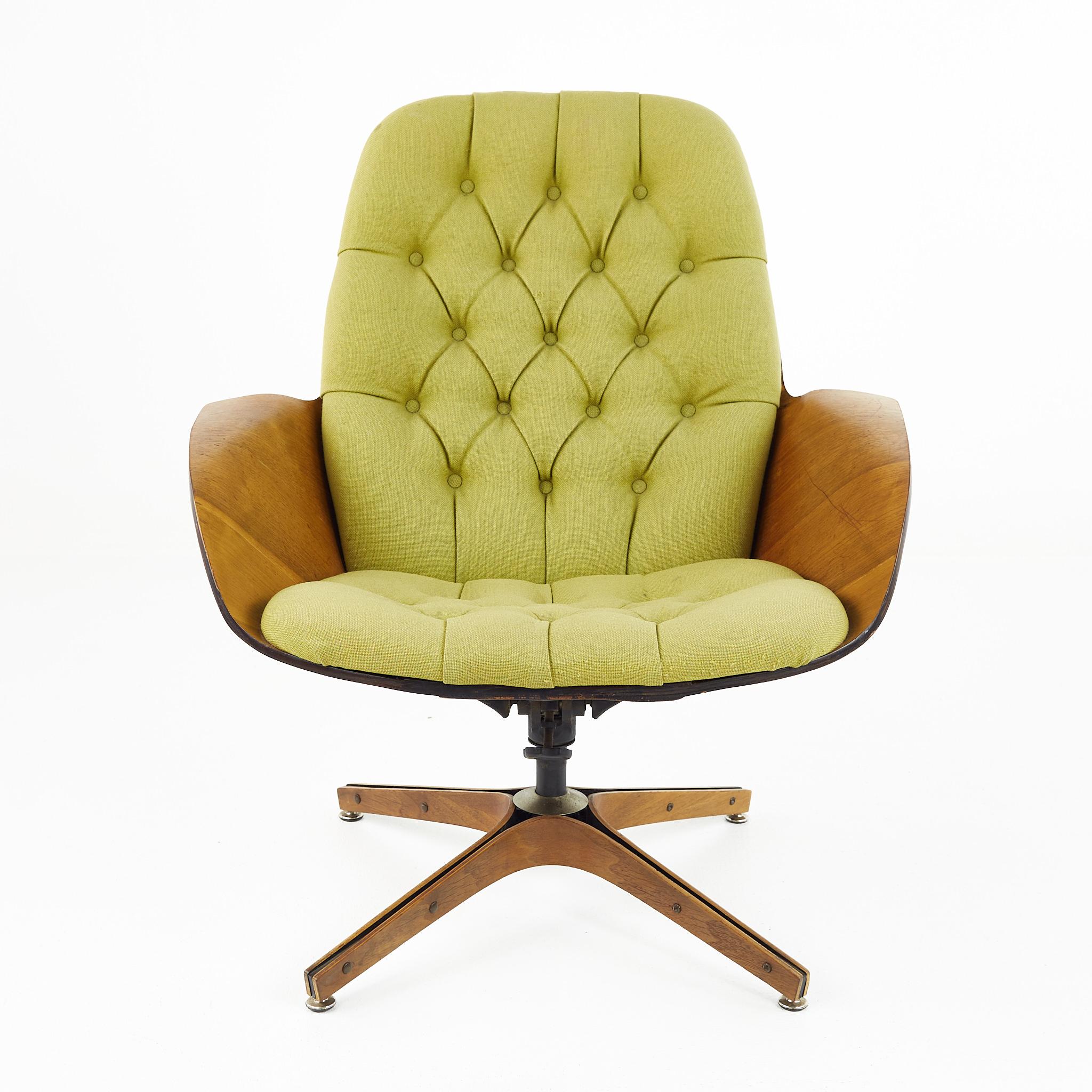 George Mulhauser for Plycraft mid century tufted Mrs chair

This chair measures: 29 wide x 25 deep x 33 inches high, with a seat height of 16 and arm height of 20.5 inches

Ready for new upholstery. This service is available for an additional