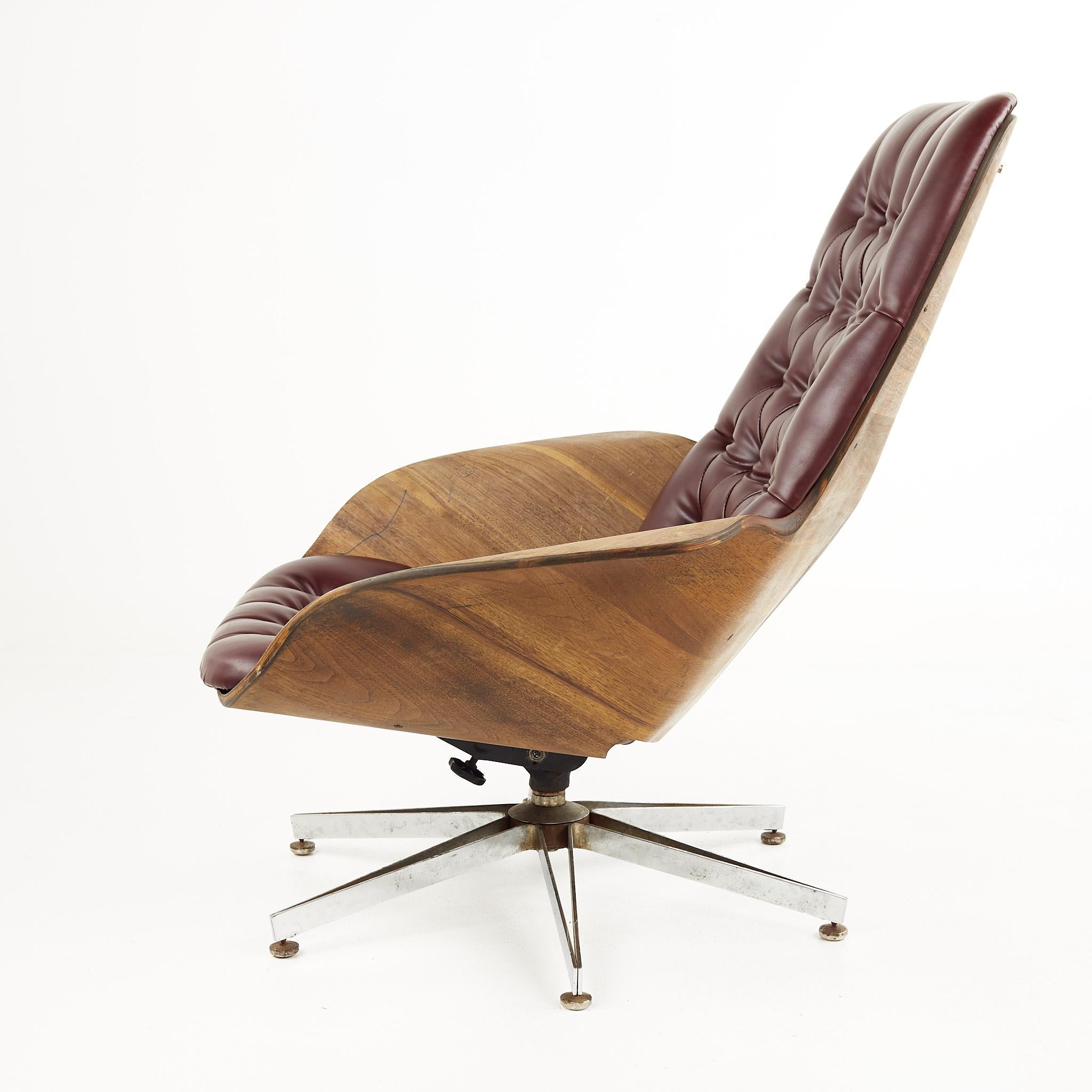 George Mulhauser for Plycraft Mid Century Tufted Walnut Lounge Chair In Good Condition In Countryside, IL