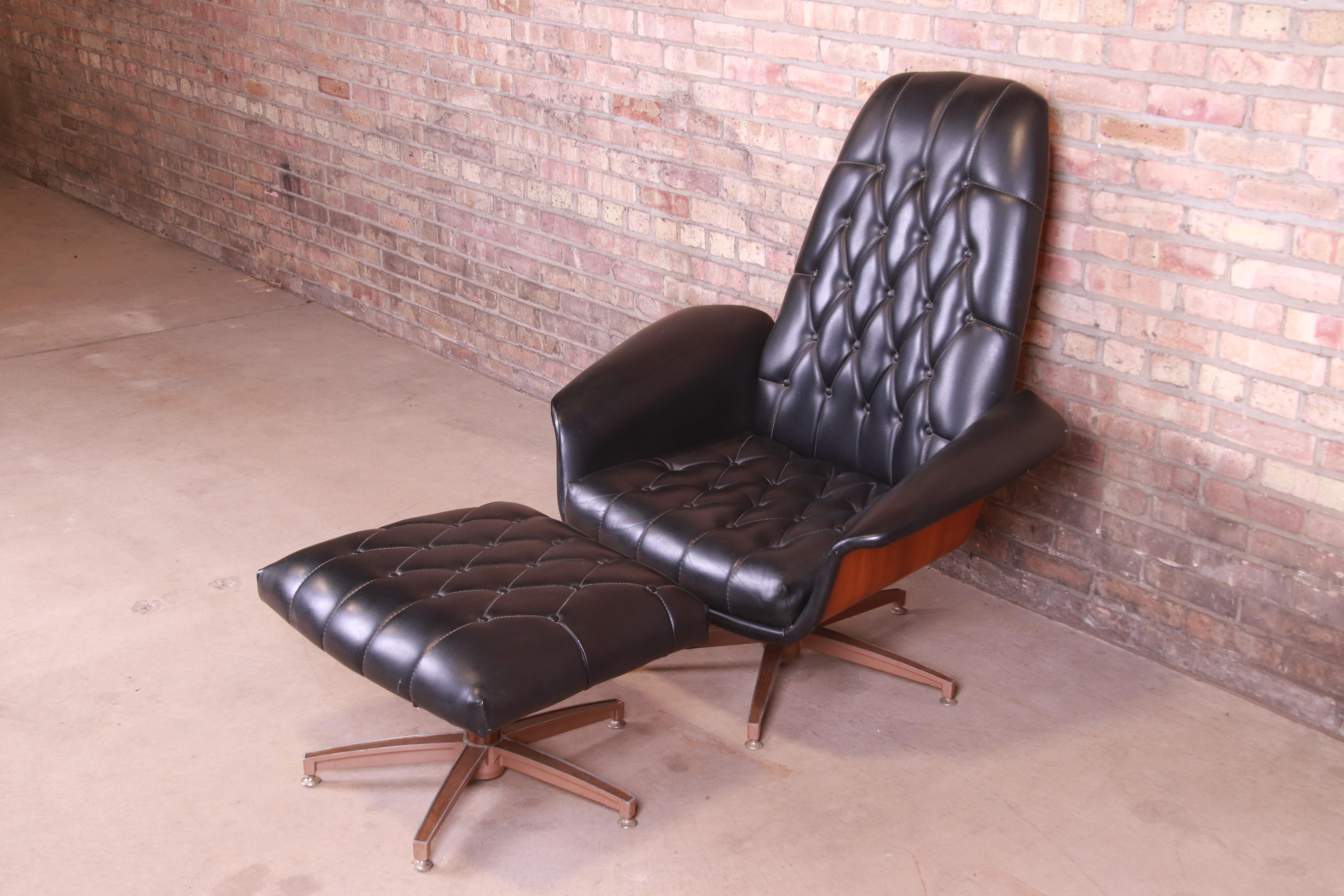 A sleek and stylish Mid-Century Modern lounge chair with ottoman

By George Mulhauser for Plycraft

Retailed by Montgomery Ward, Chicago

USA, 1960s

Bentwood walnut frame, with black tufted vinyl upholstery.

Measures:
Chair - 39.5