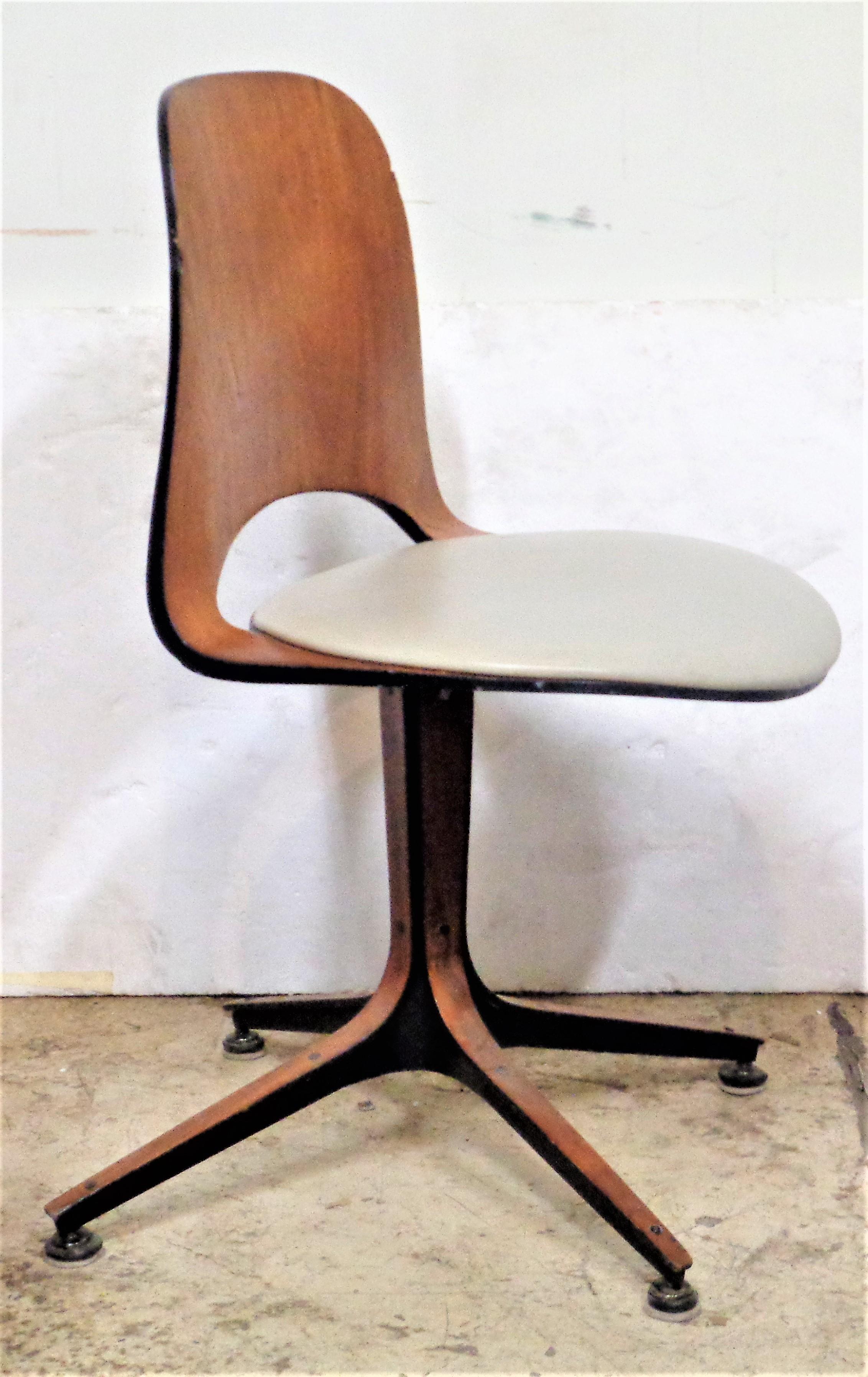 George Mulhauser for Plycraft swivel desk chair in walnut veneer with the original cream white vinyl seat. Seat swivels a full 360 degrees. Circa 1950. Look at all pictures and read condition report in comment section. 
**** This chair can be boxed