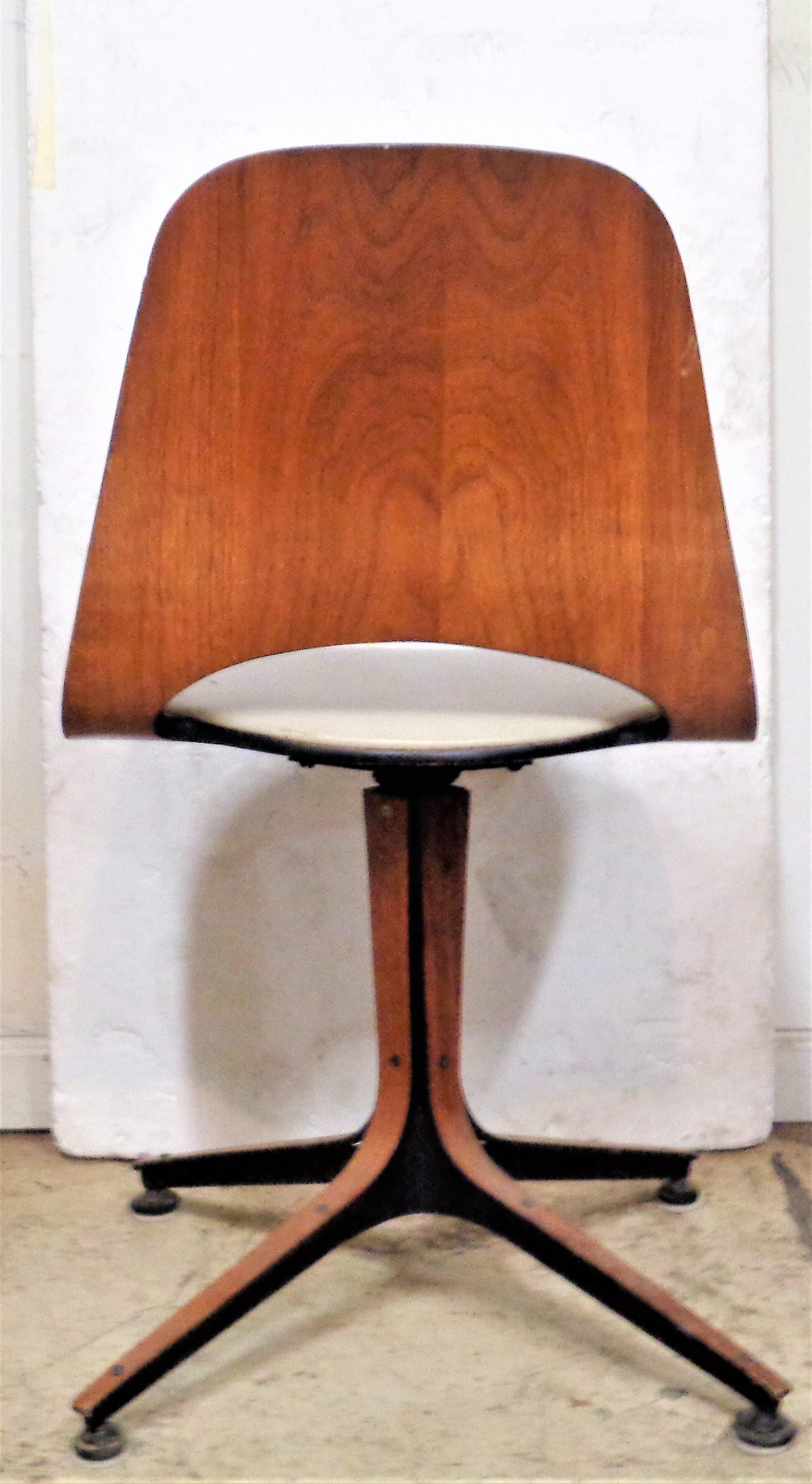 George Mulhauser Plycraft Swivel Chair, 1950's In Good Condition In Rochester, NY