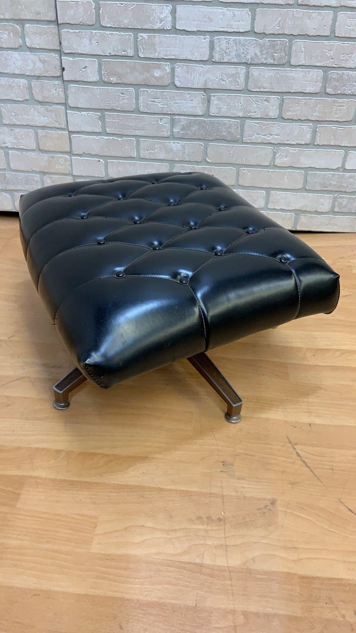 Mid-20th Century George Mulhauser Leatherette Mr. Chair Lounge & Ottoman for Plycraft - Set of 2 For Sale