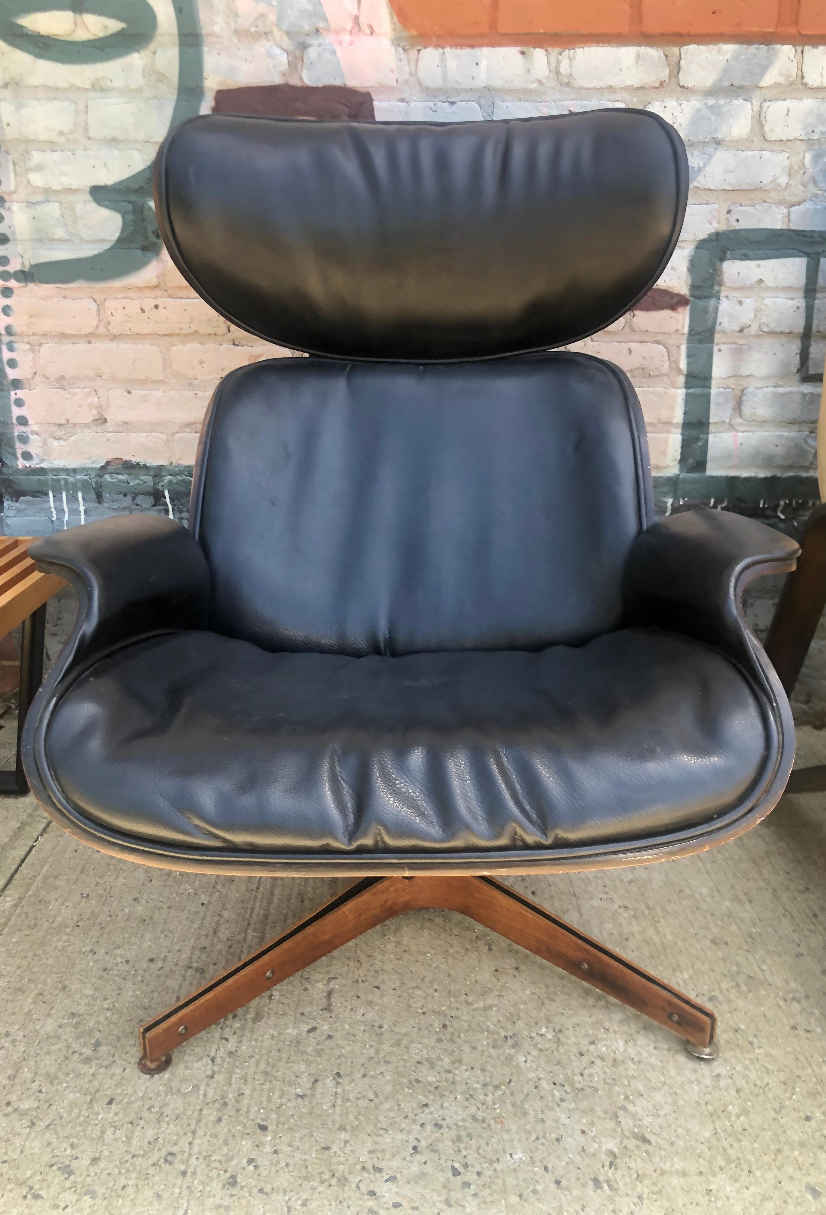 Stunning George Mulhauser “Mr. Chair” and ottoman for Plycraft In Good Condition In Brooklyn, NY