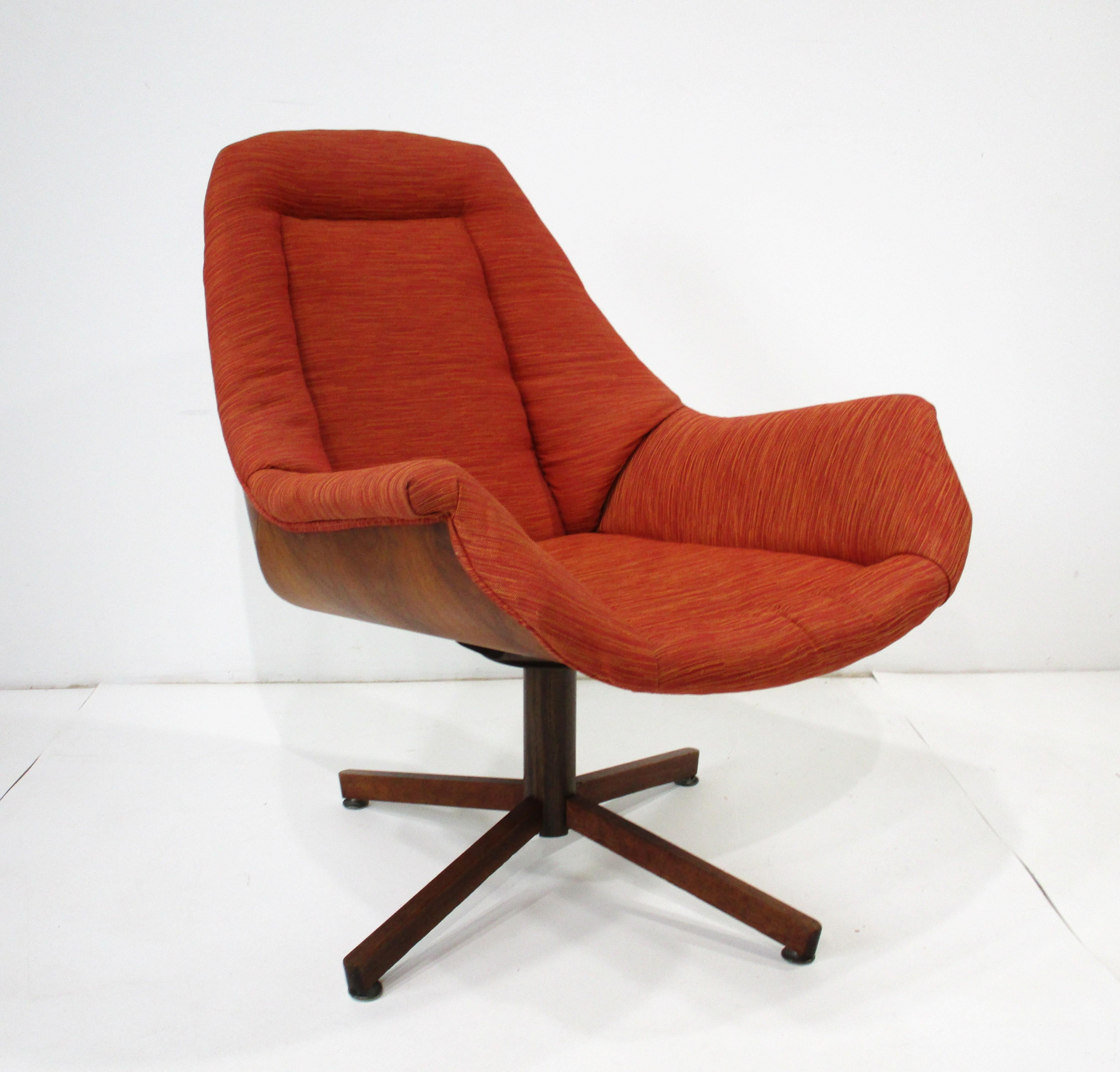 George Mulhauser Chaise longue en noyer Plycraft Bon état - En vente à Cincinnati, OH