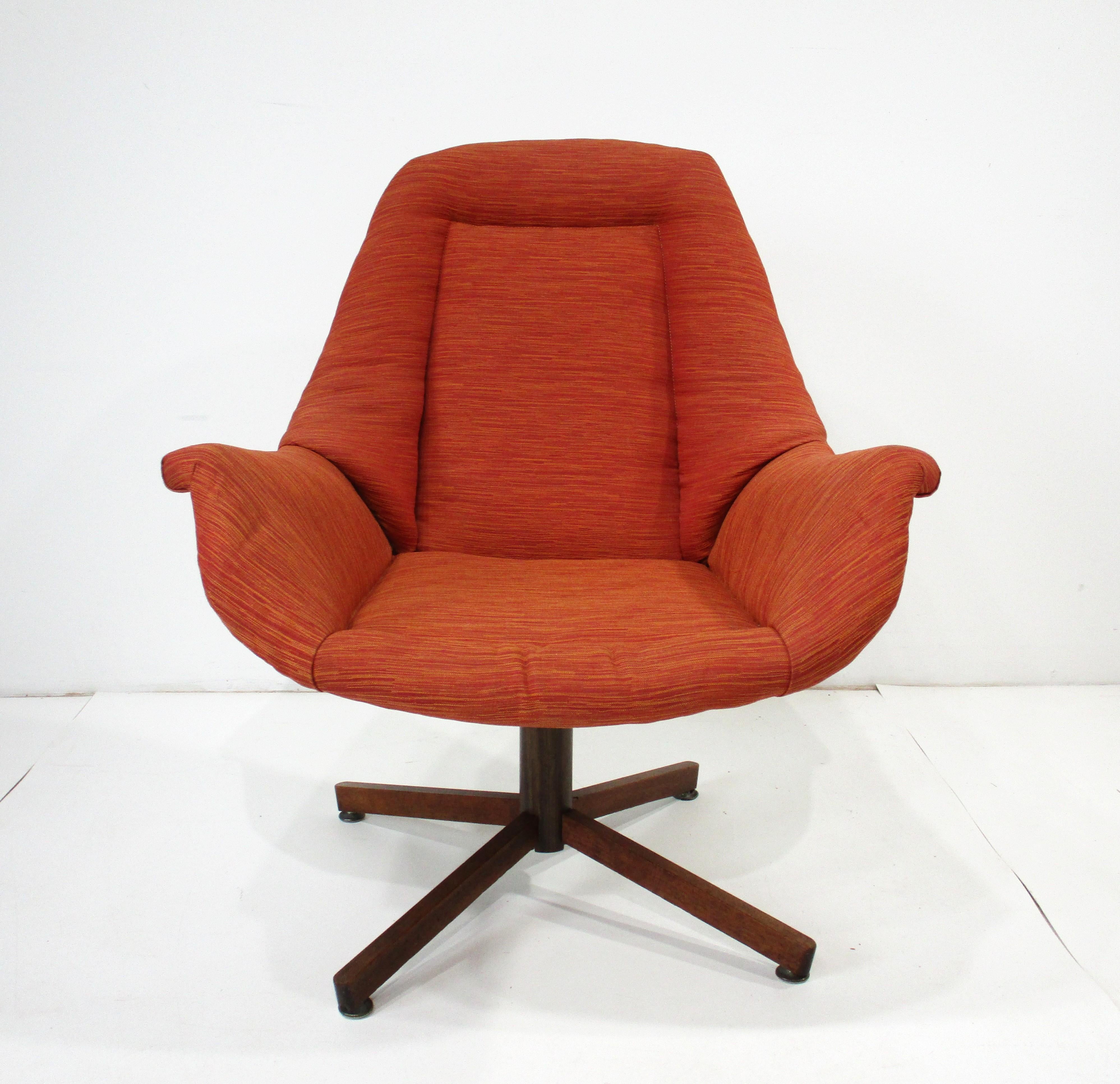 20ième siècle George Mulhauser Chaise longue en noyer Plycraft en vente
