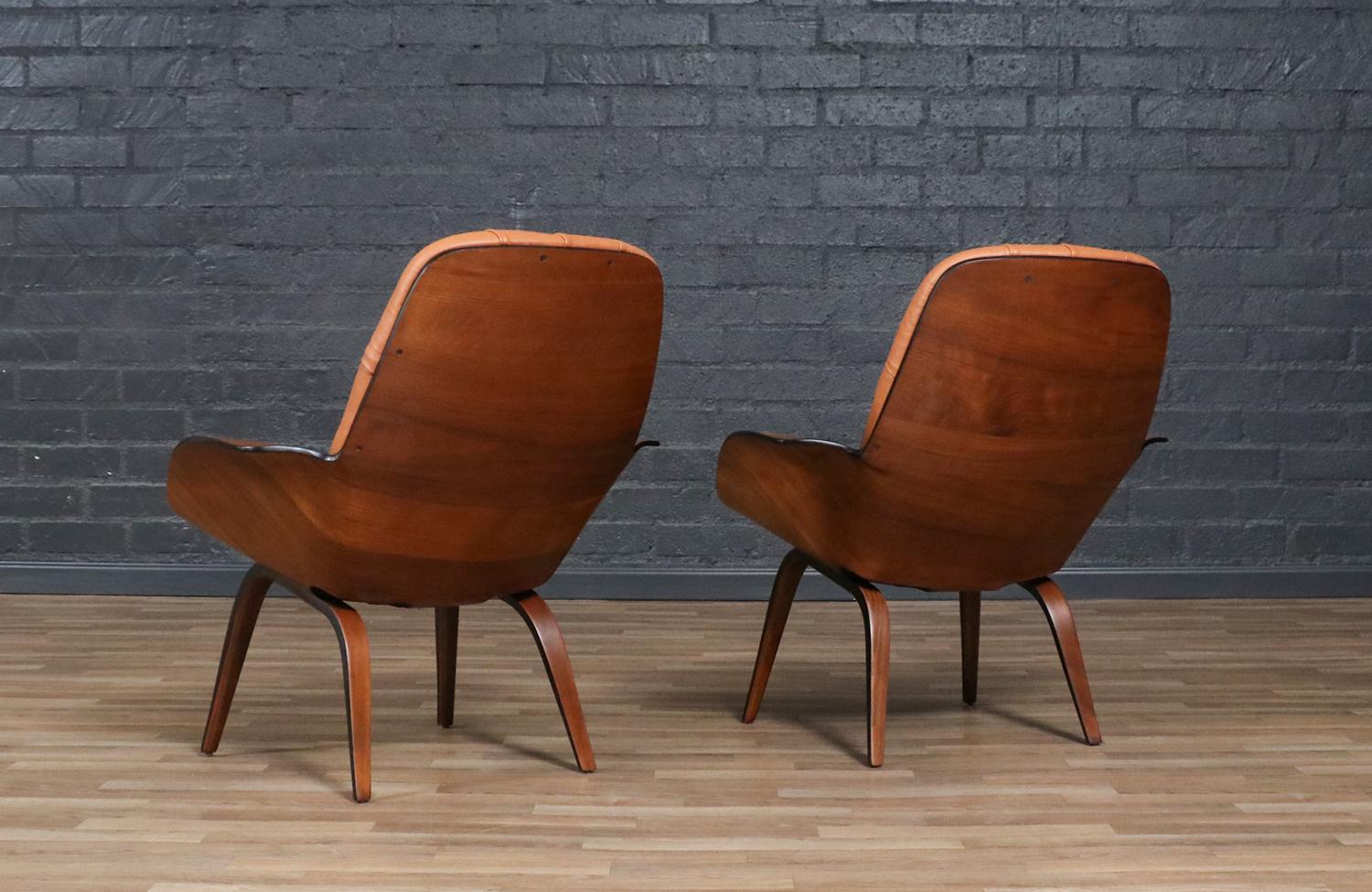 George Mulhauser Tufted Leather & Walnut Lounge Chairs for Plycraft For Sale 4
