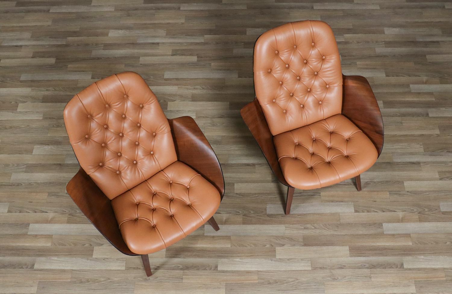 George Mulhauser Tufted Leather & Walnut Lounge Chairs for Plycraft For Sale 5