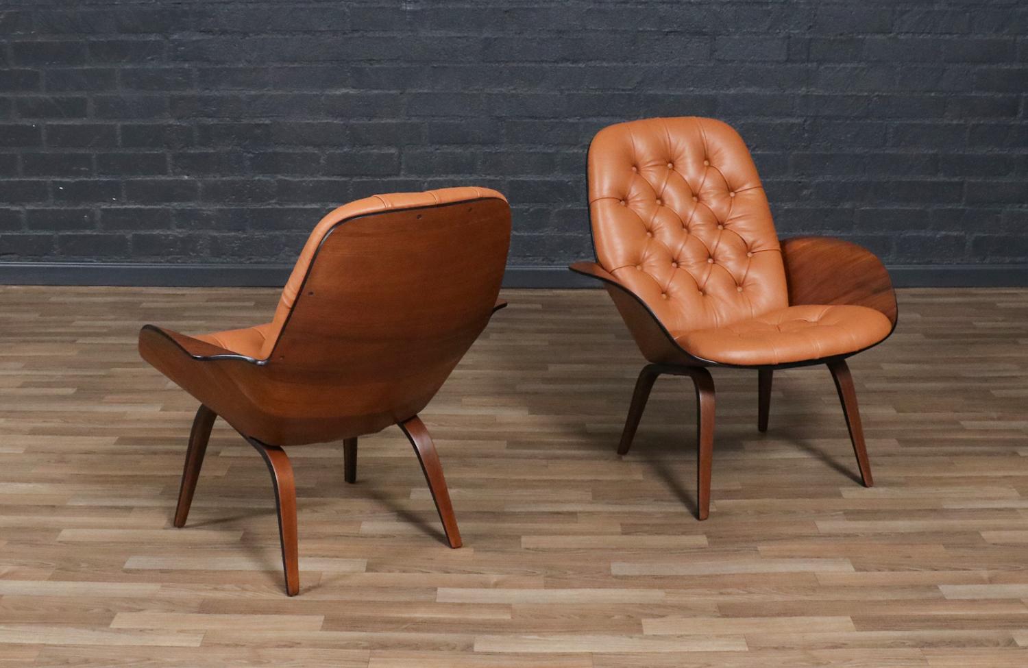 Mid-Century Modern George Mulhauser Tufted Leather & Walnut Lounge Chairs for Plycraft For Sale