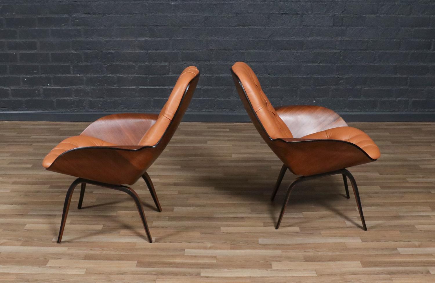 American George Mulhauser Tufted Leather & Walnut Lounge Chairs for Plycraft For Sale