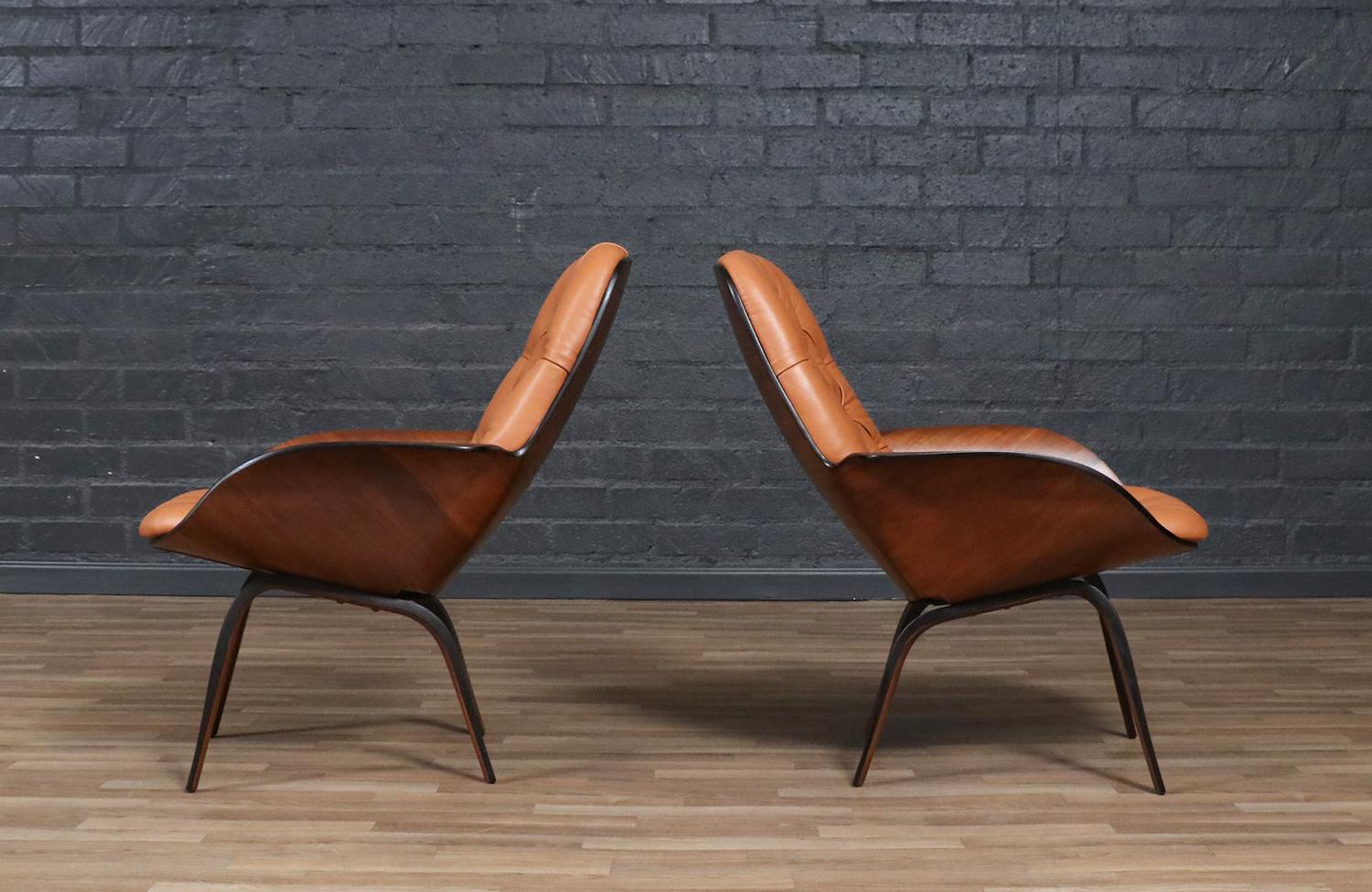 George Mulhauser Tufted Leather & Walnut Lounge Chairs for Plycraft For Sale 3