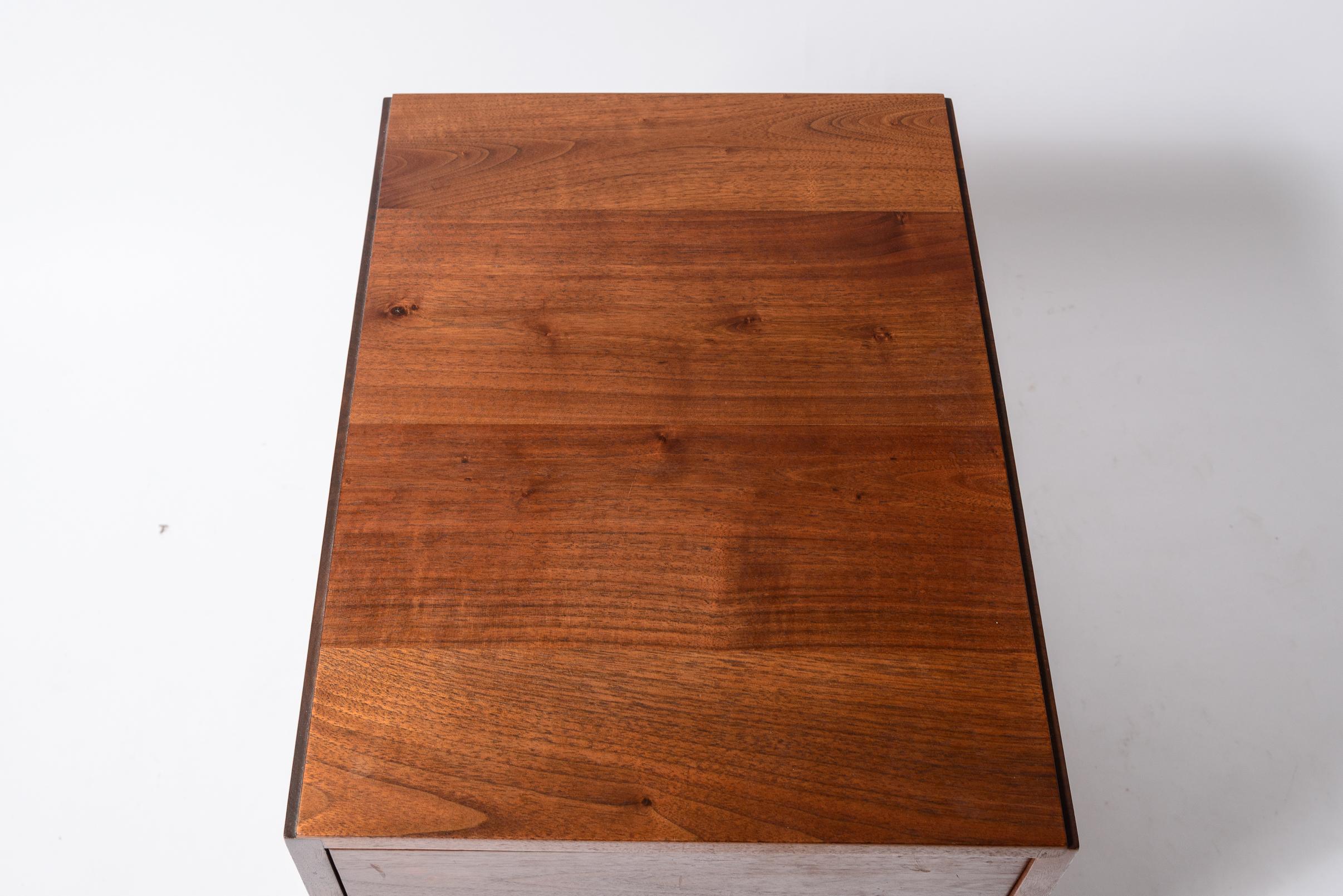 Noyer George Nakashima 4 tiroirs noyer en vente