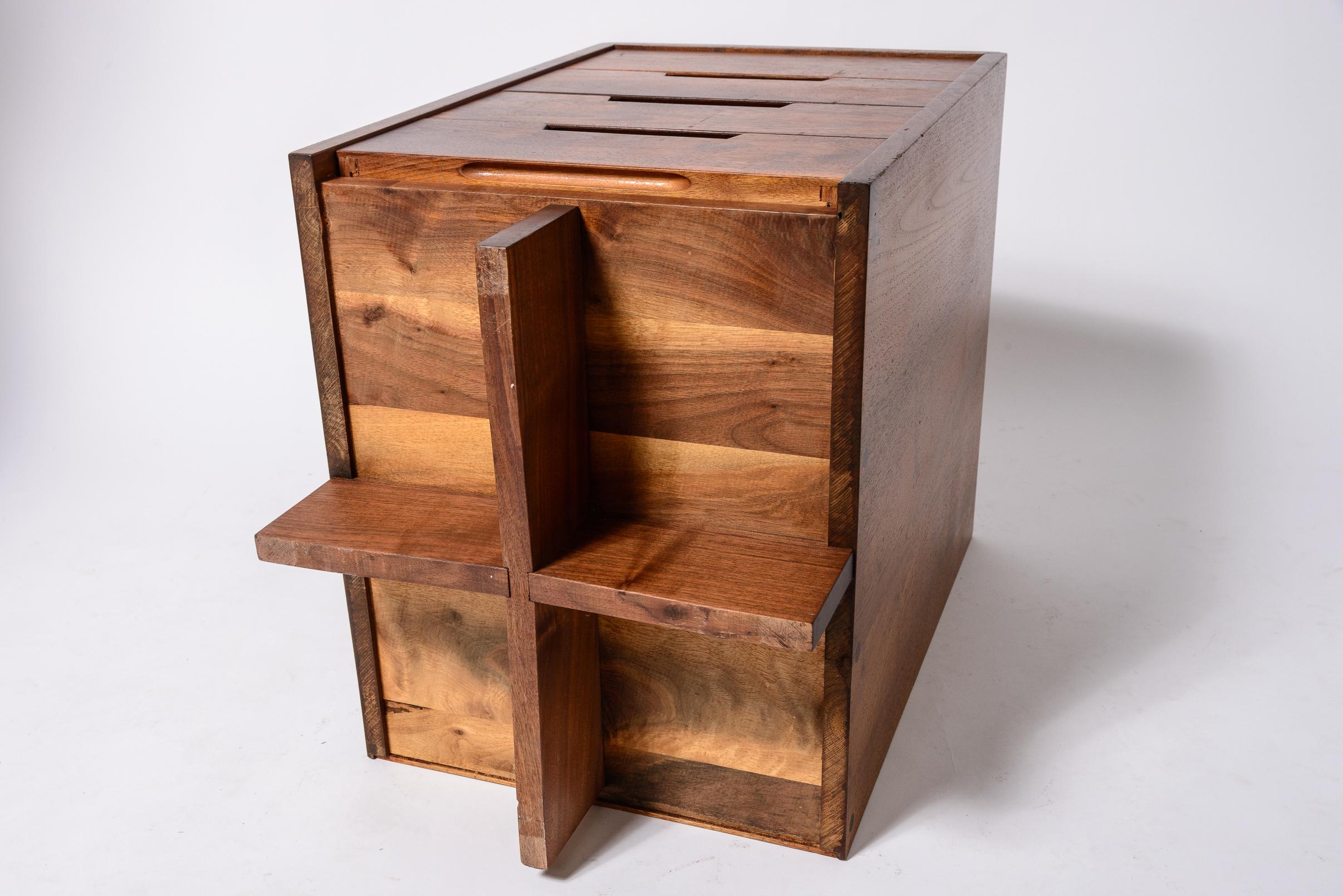 George Nakashima 4 tiroirs noyer en vente 3