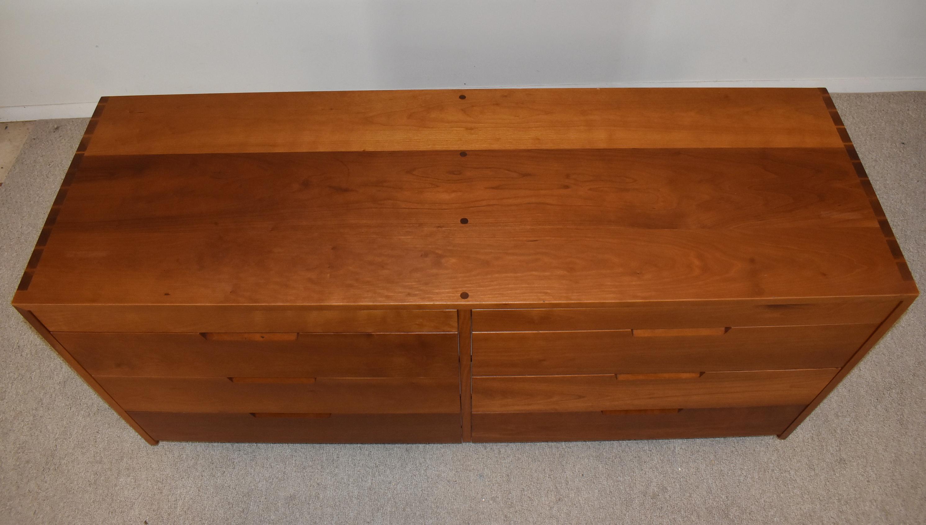 George Nakashima 8 Drawer Cherry Chest, Mid-Century In Good Condition For Sale In Toledo, OH