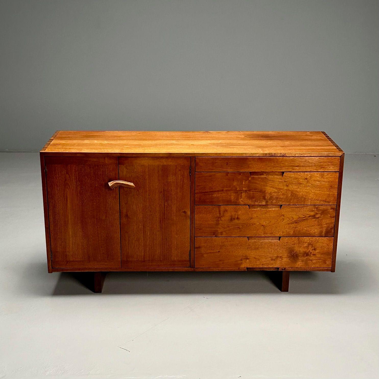 George Nakashima, American Studio, moderne du milieu du siècle dernier, meuble de rangement rare, États-Unis, 1953 Bon état - En vente à Stamford, CT