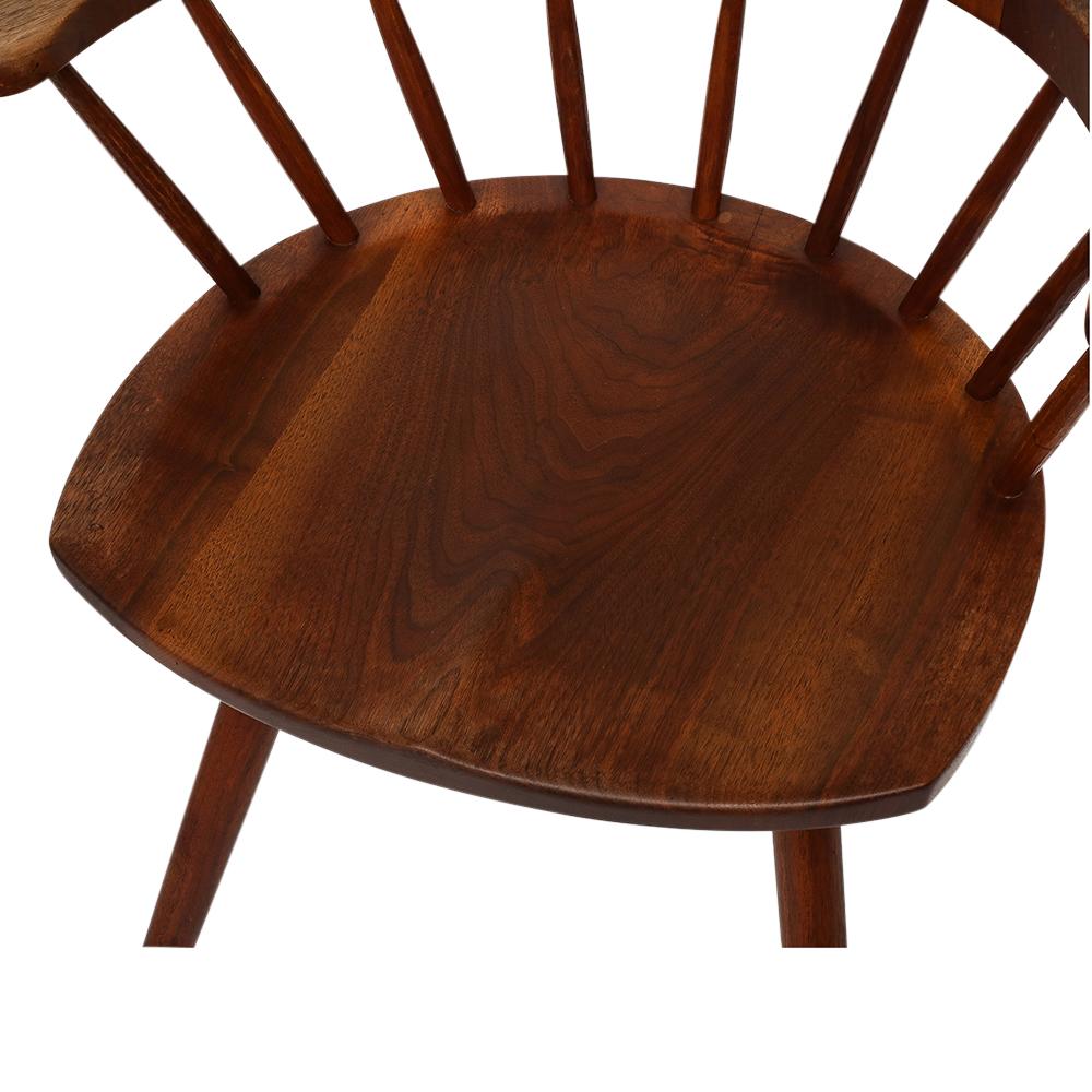 Sillones George Nakashima, nogal negro, firmados con el nombre del cliente en venta 2