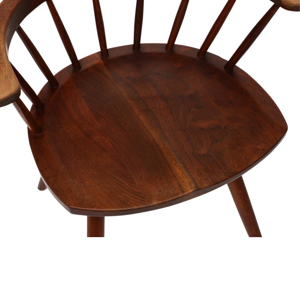 Sillones George Nakashima, nogal negro, firmados con el nombre del cliente en venta 3