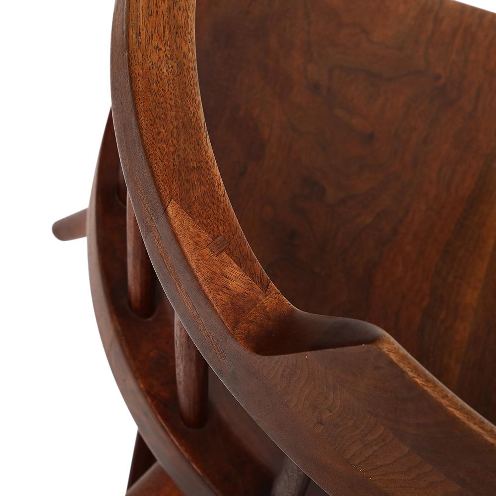 Sillones George Nakashima, nogal negro, firmados con el nombre del cliente en venta 5