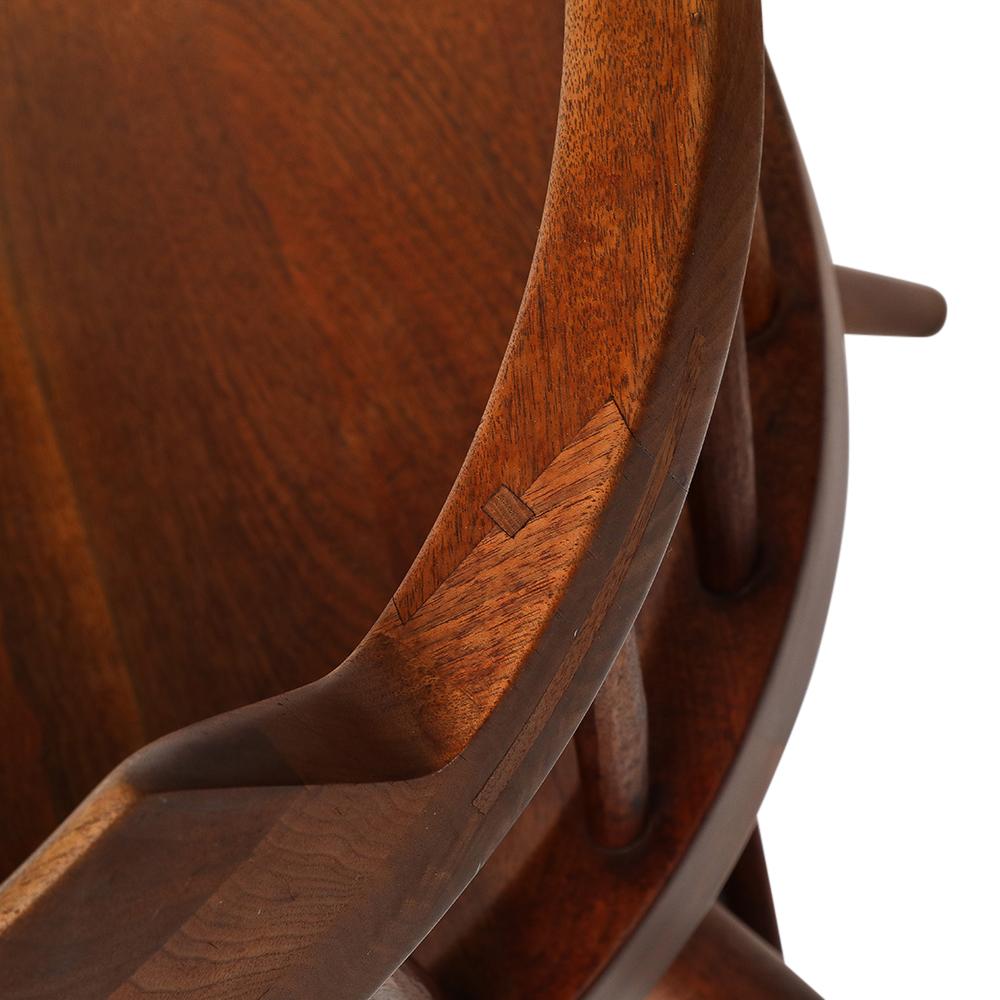 Sillones George Nakashima, nogal negro, firmados con el nombre del cliente en venta 6