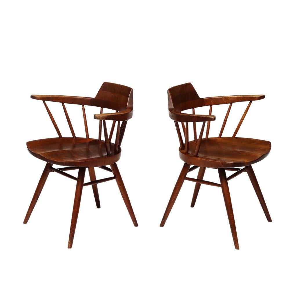 Sillones George Nakashima, nogal negro, firmados con el nombre del cliente finales del siglo XX en venta