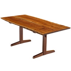 Mesa de comedor George Nakashima con caballete en forma de barco