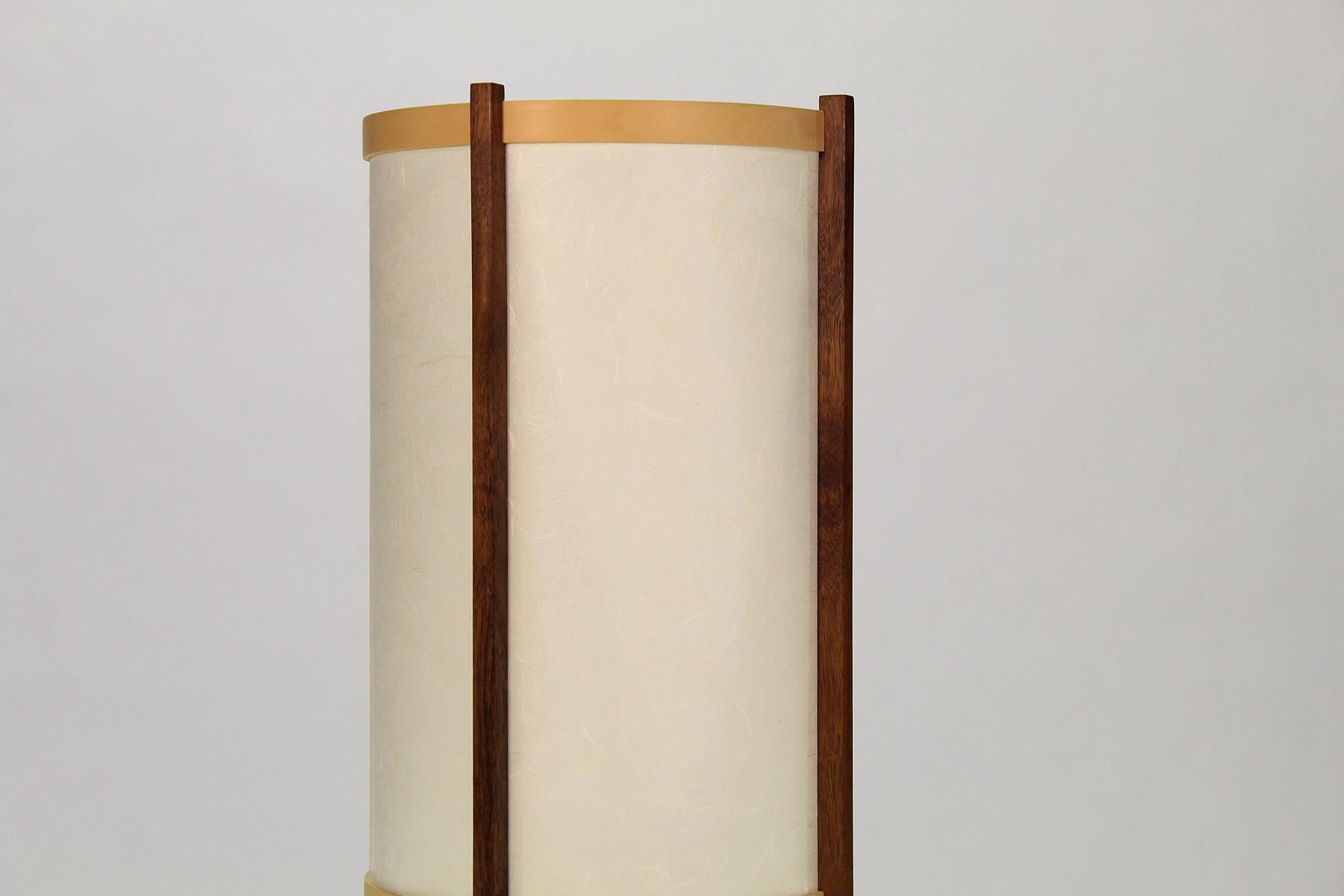 George Nakashima Buckeye-Tischlampe aus Wurzelholz (Ende des 20. Jahrhunderts) im Angebot