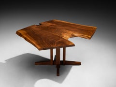 Table "Cluster Base" de George Nakashima avec plateau à bords vifs