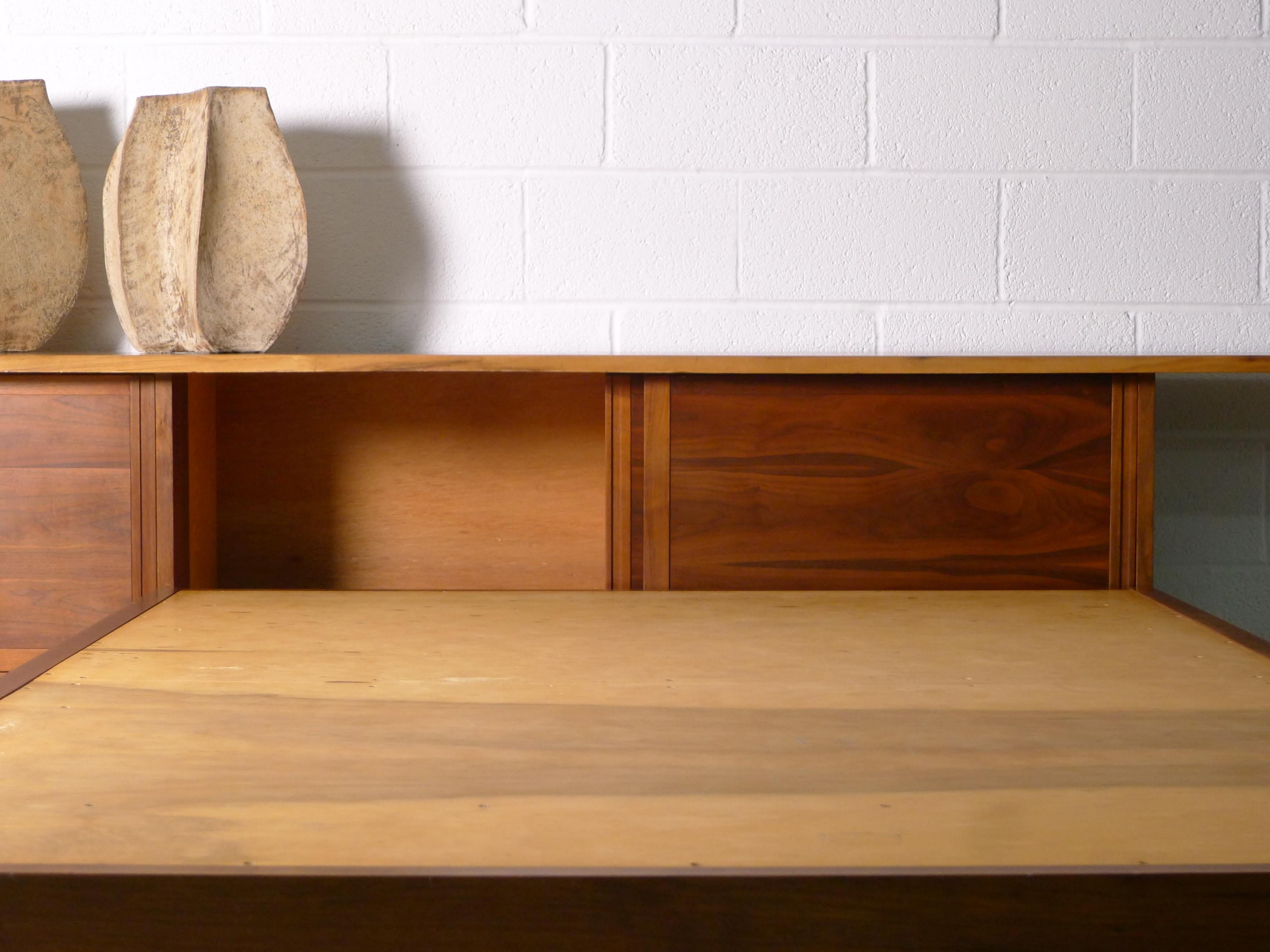 George Nakashima, Conoid Cabinet Headboard and Platform Bed in Walnut, USA 1966 In Good Condition For Sale In Wargrave, Berkshire