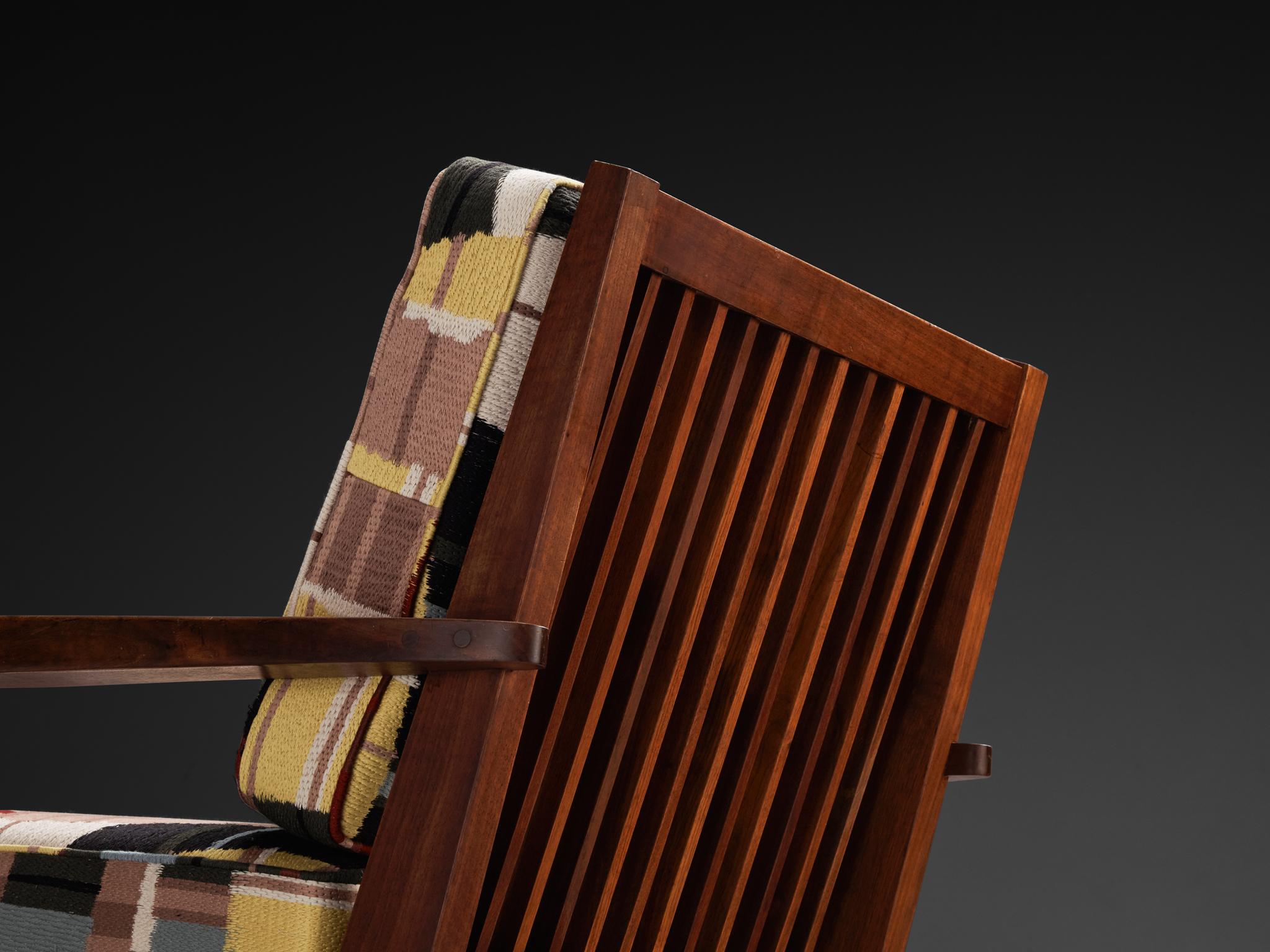 George Nakashima 'Cushion' Spindleback Lounge Chair and Ottoman in Walnut In Good Condition In Waalwijk, NL