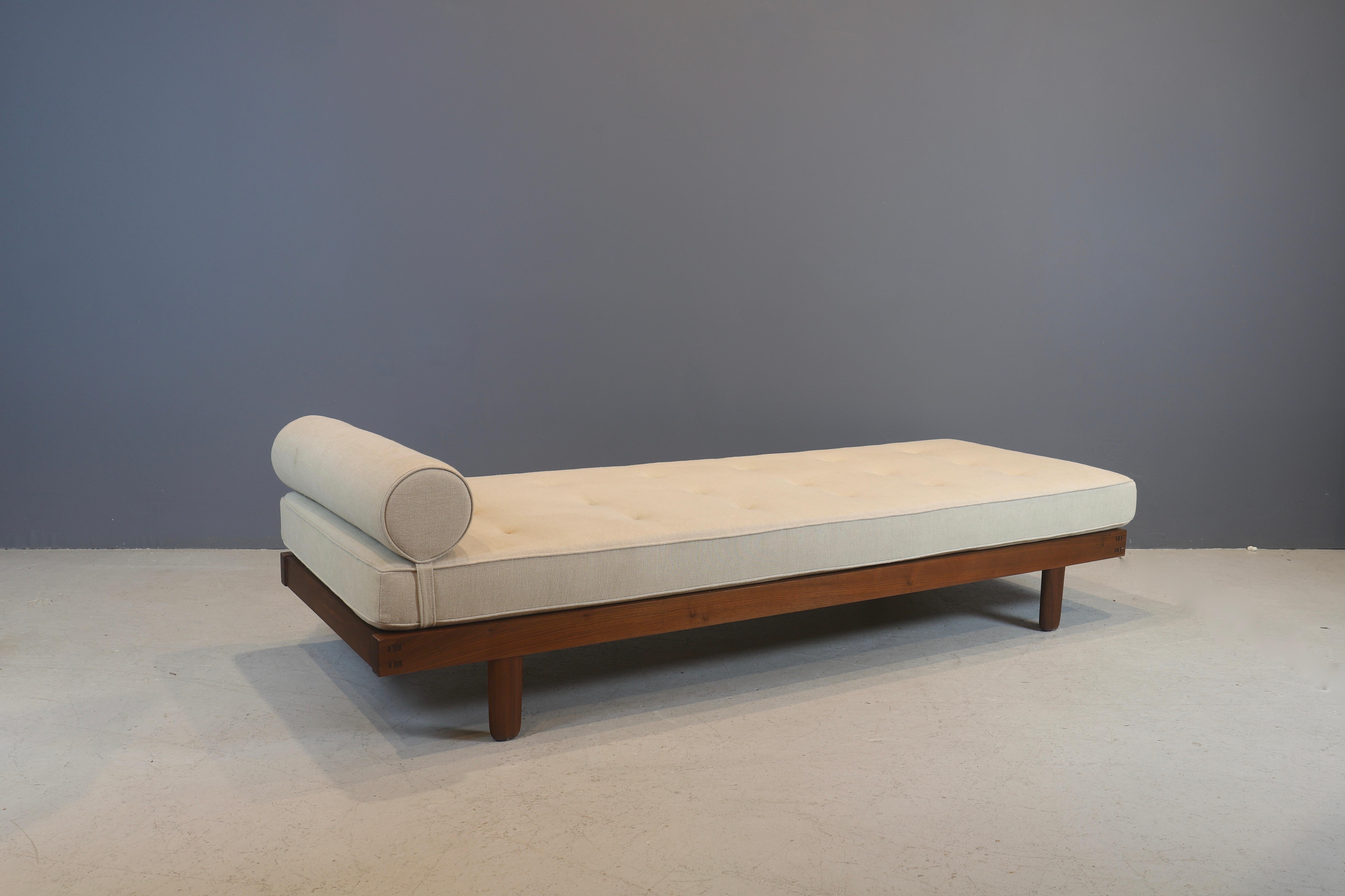 extra long daybed