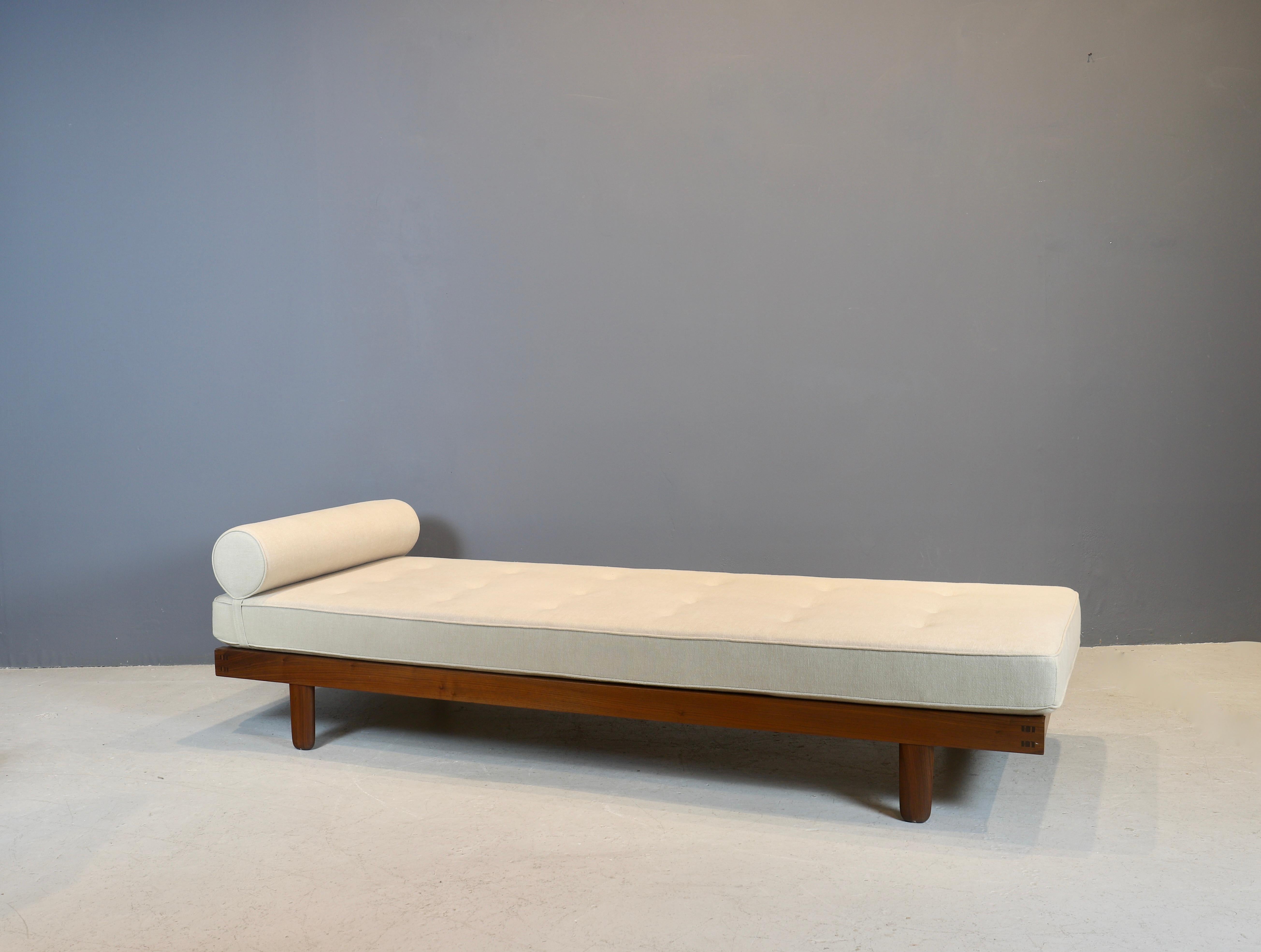 Custom size, extra long daybed by New Hope studio artist George Nakashima, circa 1950s.
Frame is in Black American walnut, retaining its original webbing, with newly made cushion in oatmeal linen.
This daybed is currently in my showroom in