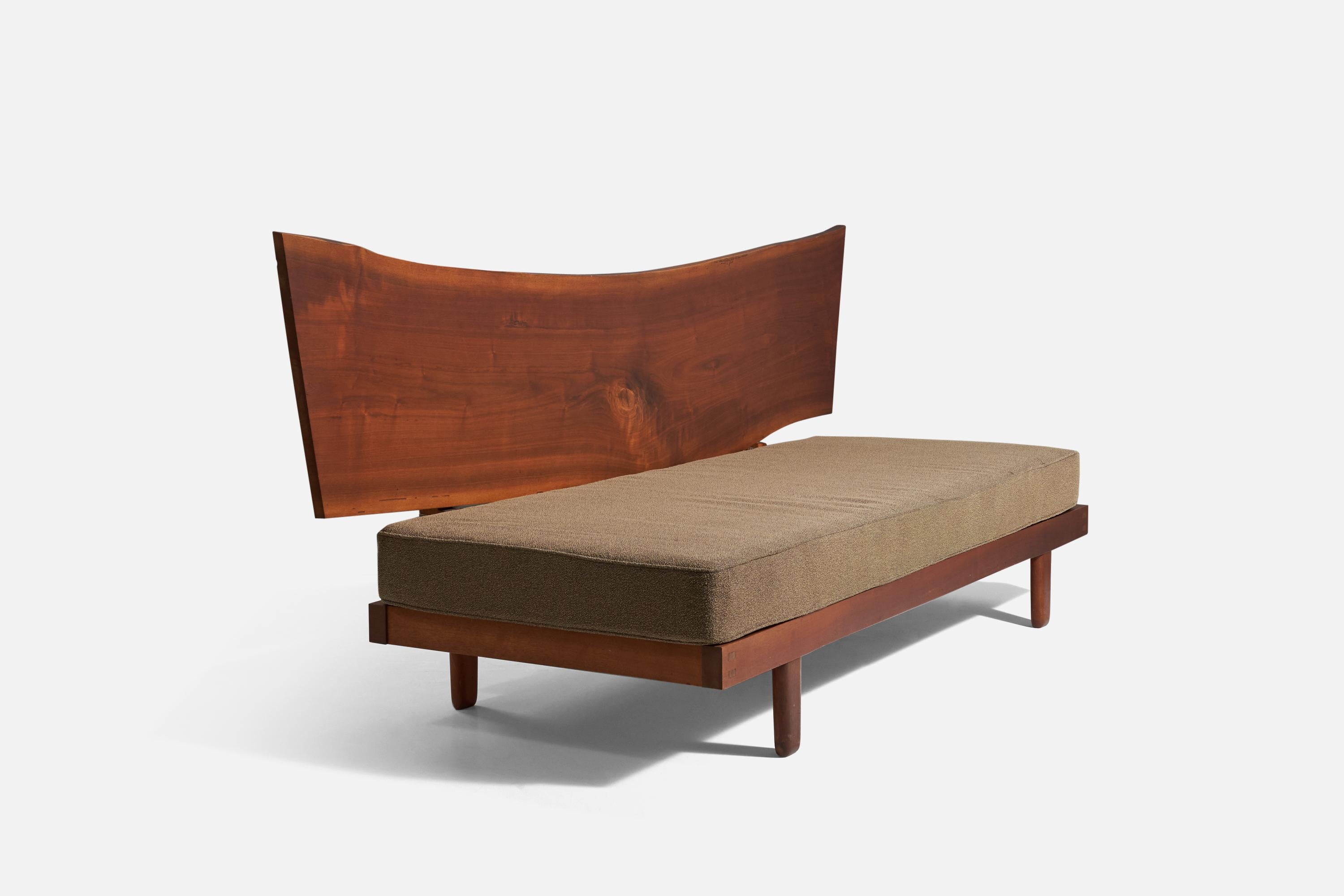 George Nakashima, Daybed, Walnut, Fabric, United States, 1969 In Good Condition In High Point, NC